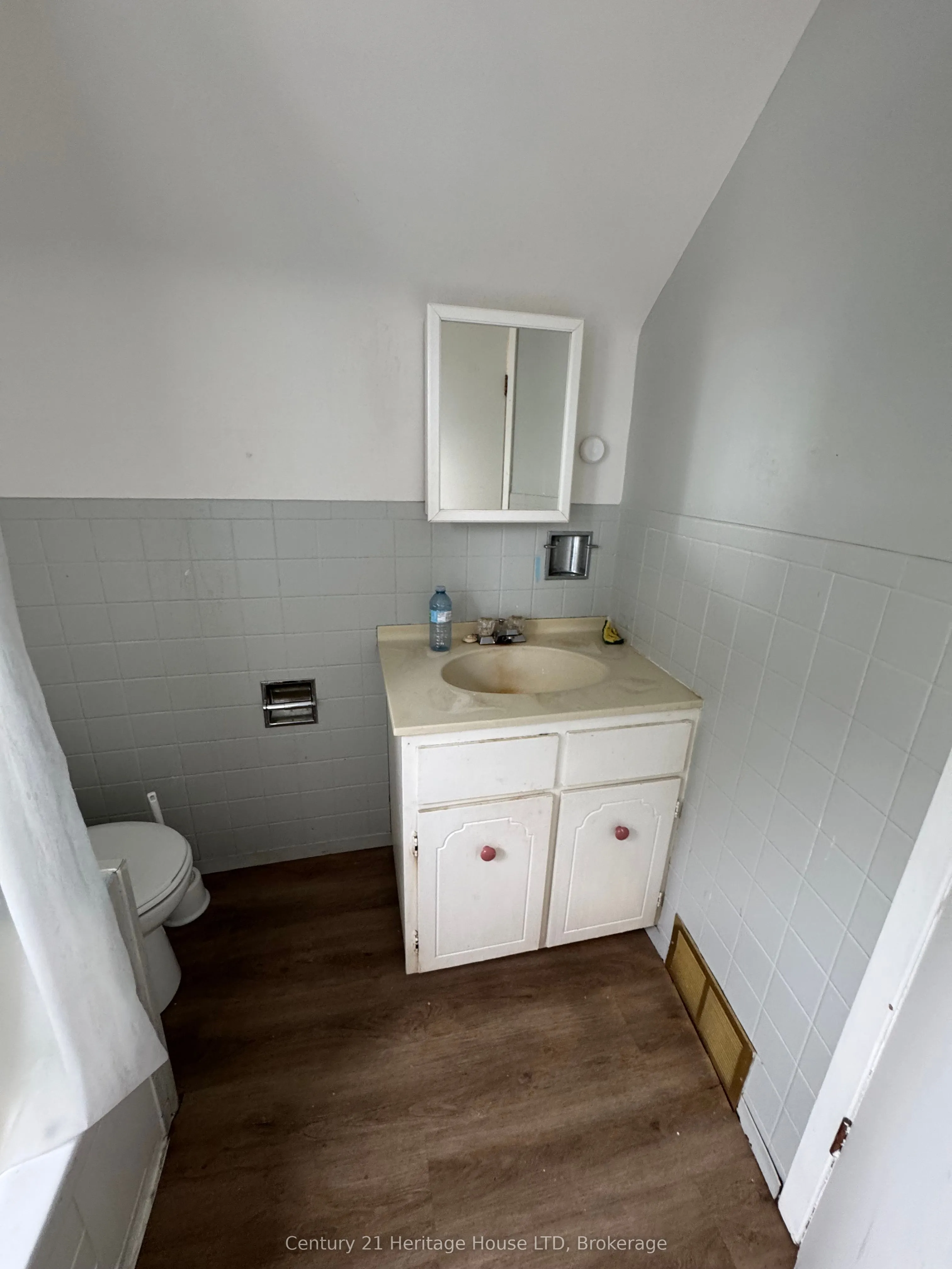 4688 Ryerson Crescent