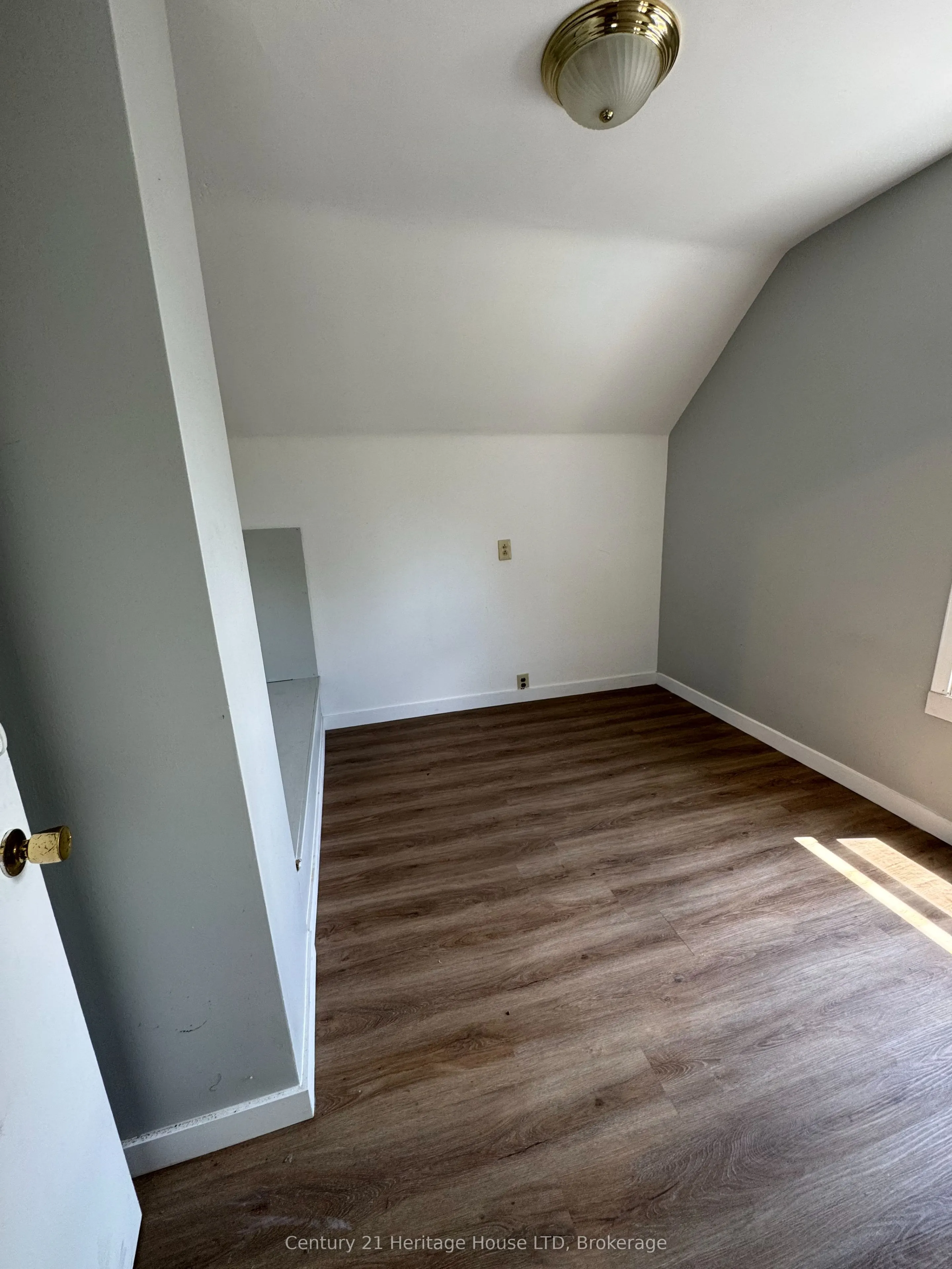 4688 Ryerson Crescent