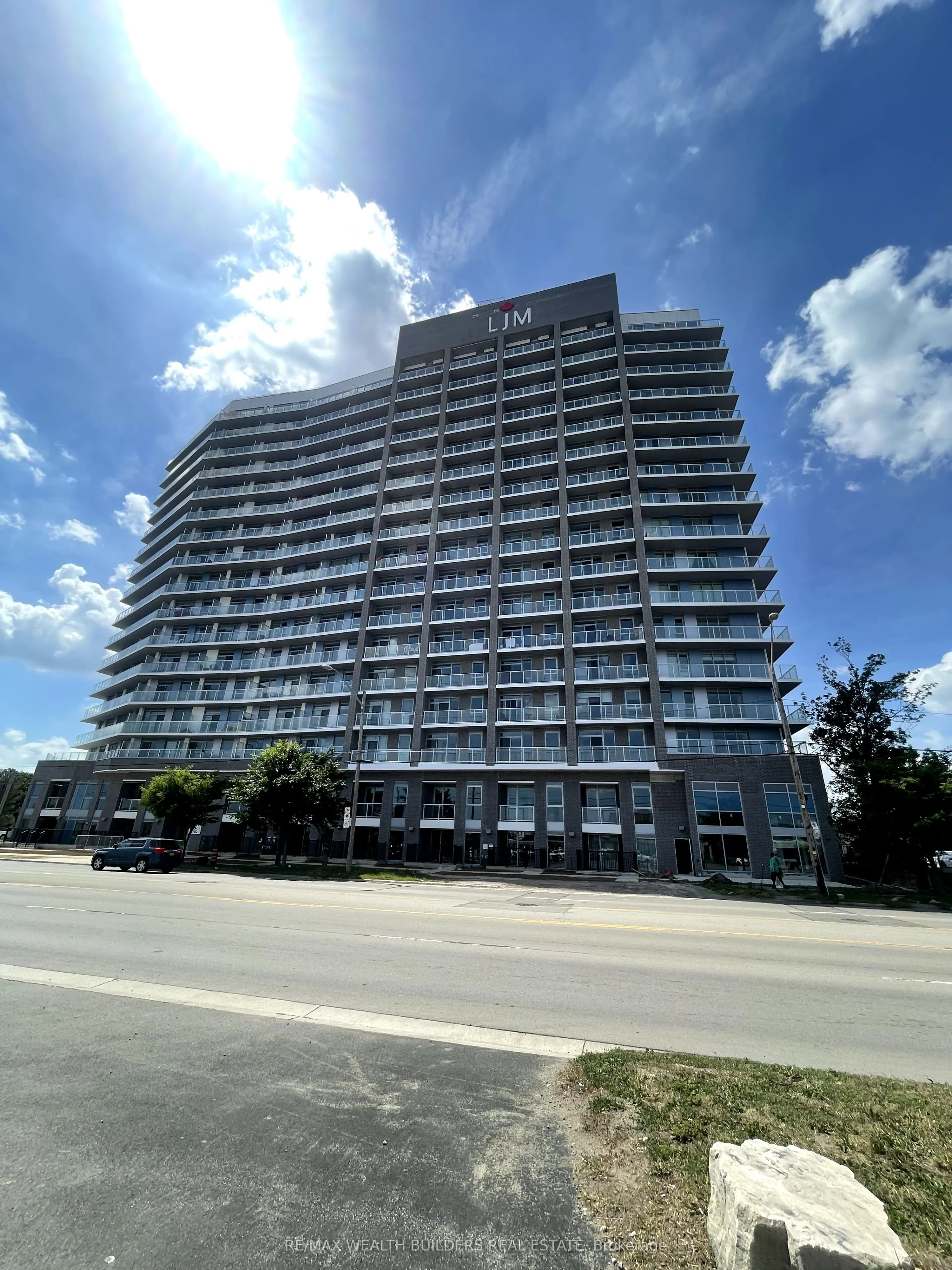 2782 Barton Street E, #1513