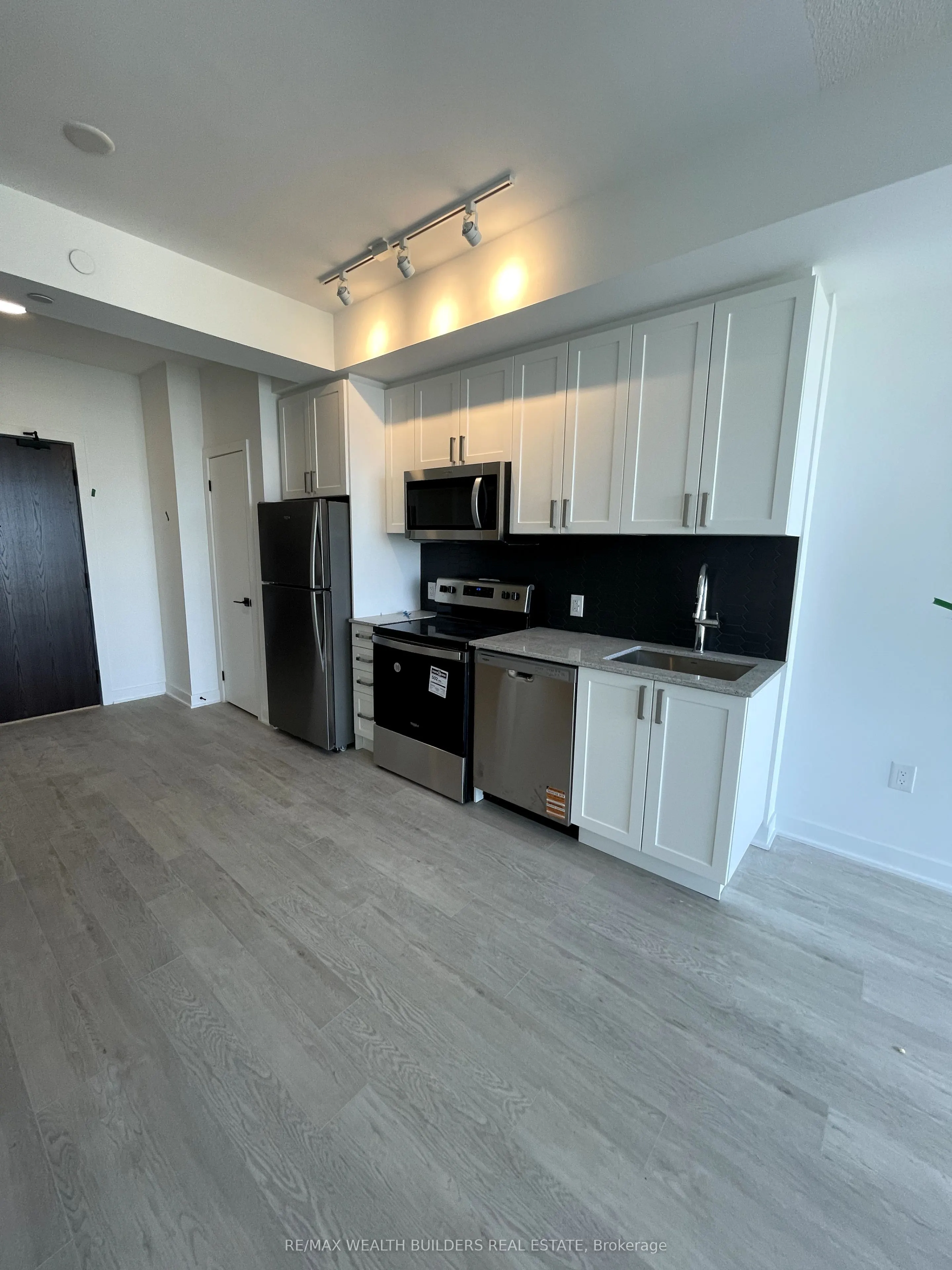 2782 Barton Street E, #1513