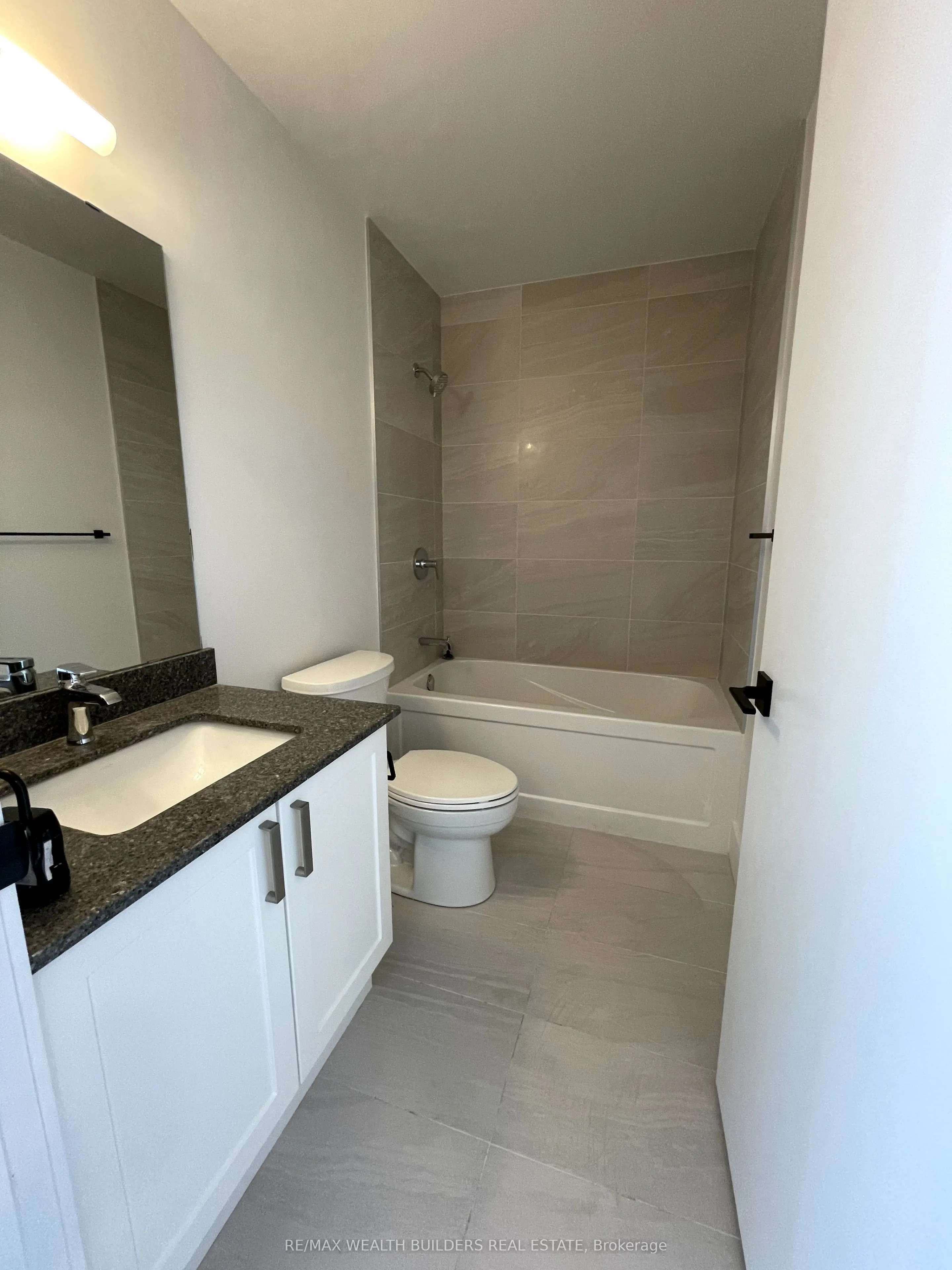 2782 Barton Street E, #1513