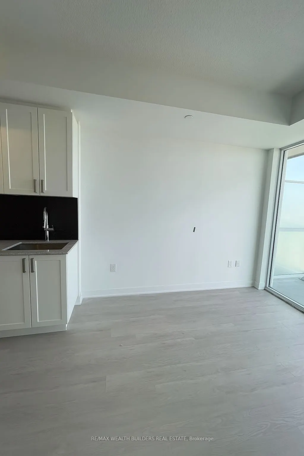 2782 Barton Street E, #1513