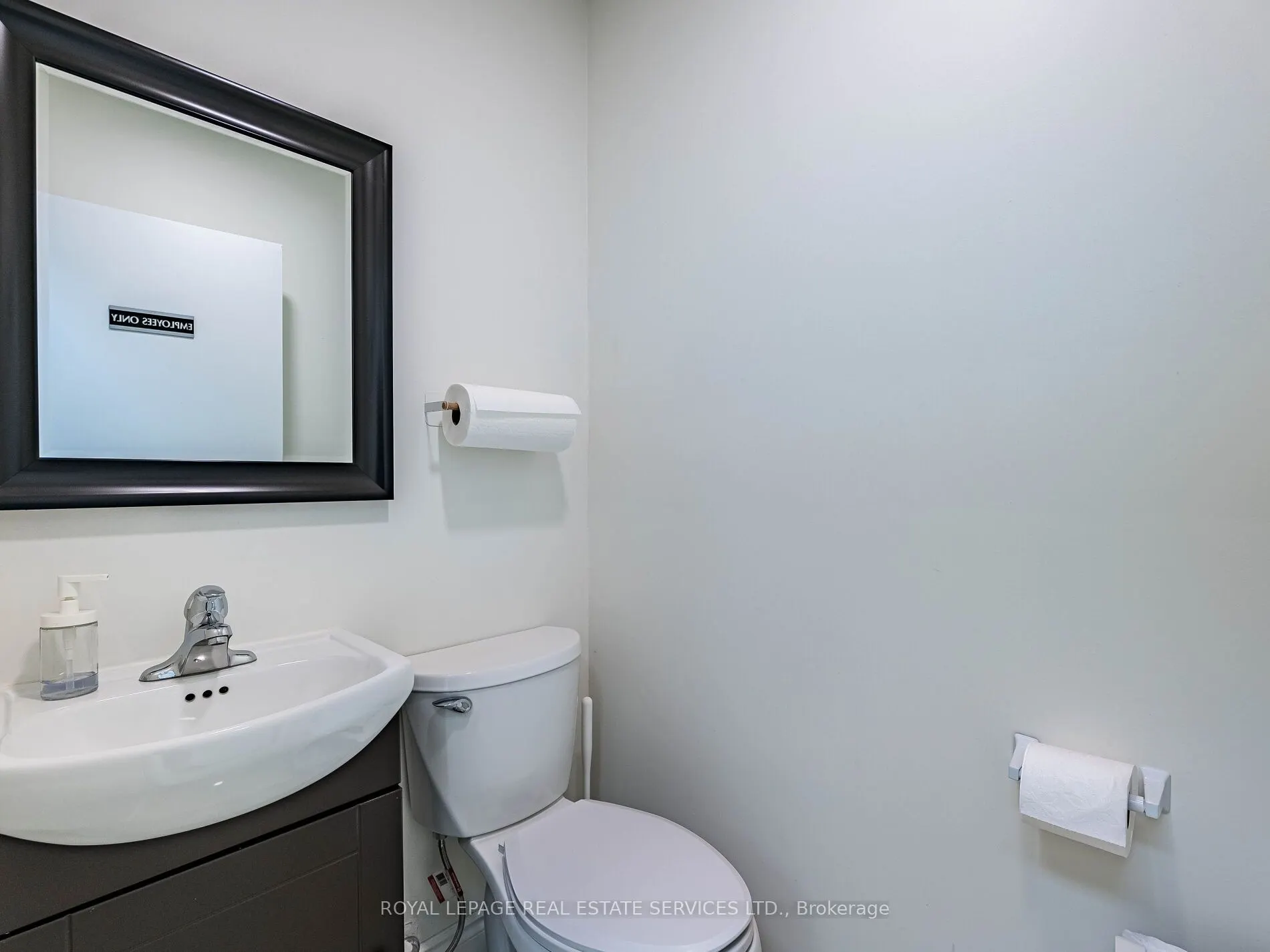 287 Dundas Street E, #4