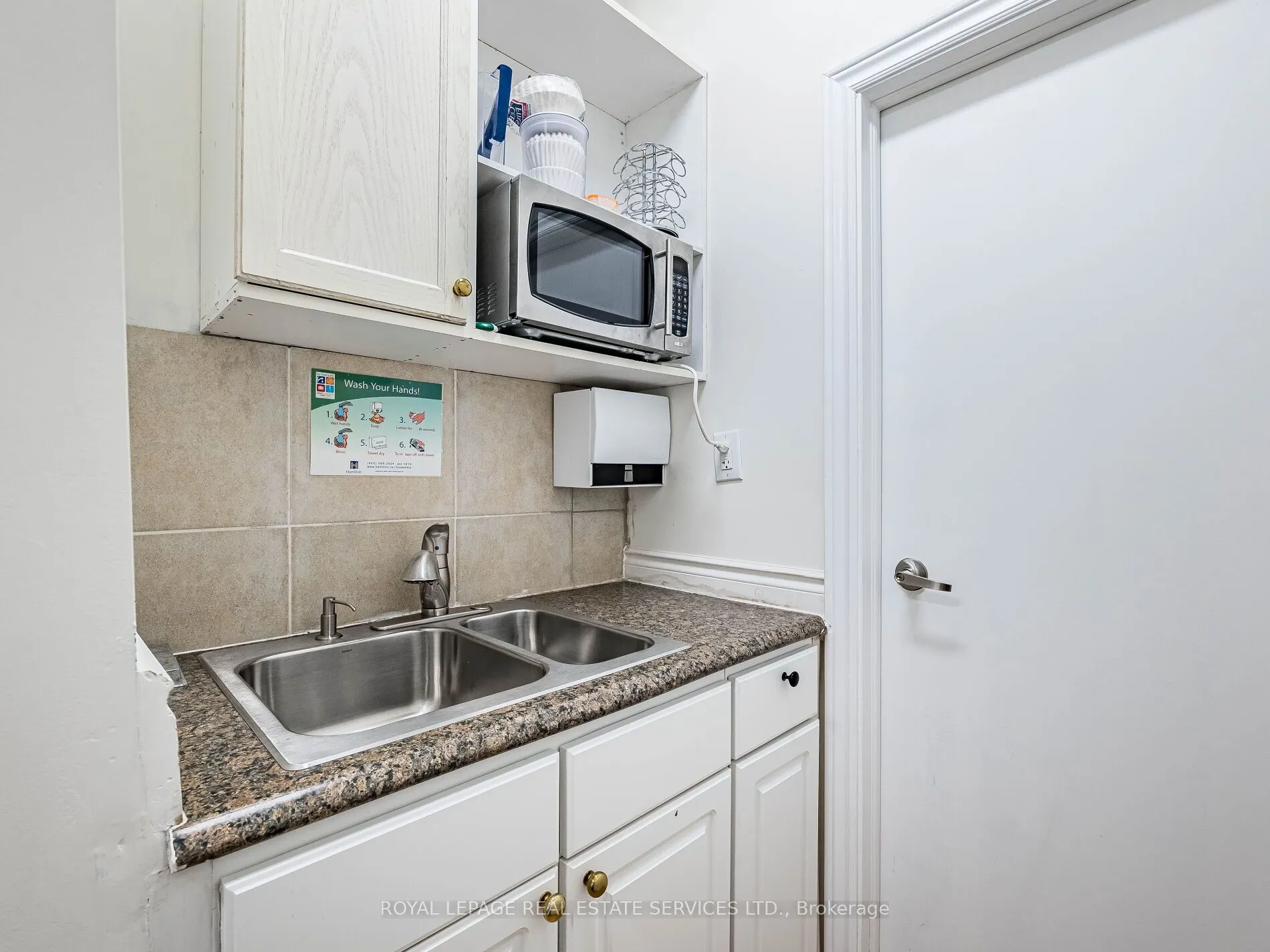 287 Dundas Street E, #4