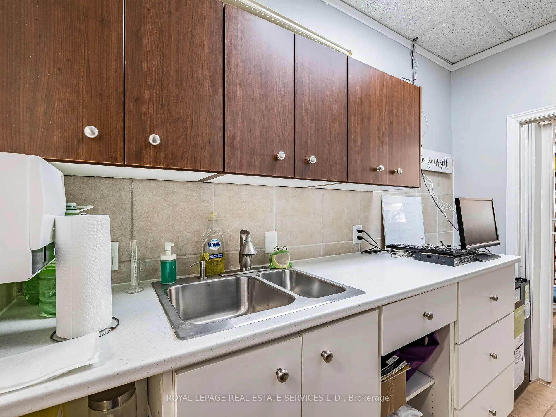 287 Dundas Street E, #4