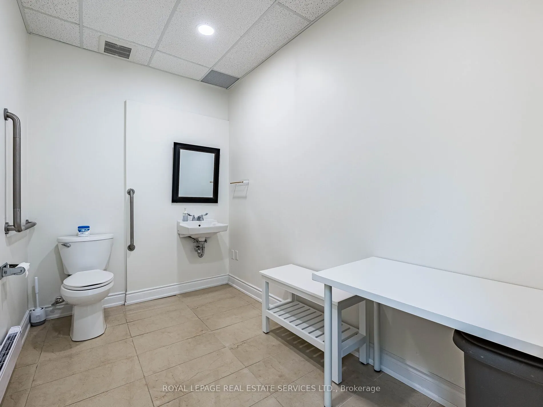 287 Dundas Street E, #4
