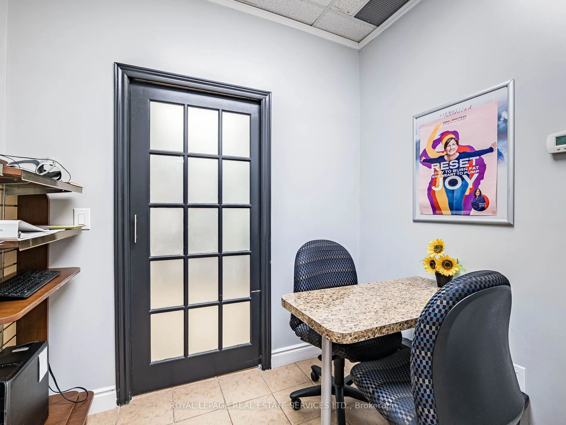 287 Dundas Street E, #4