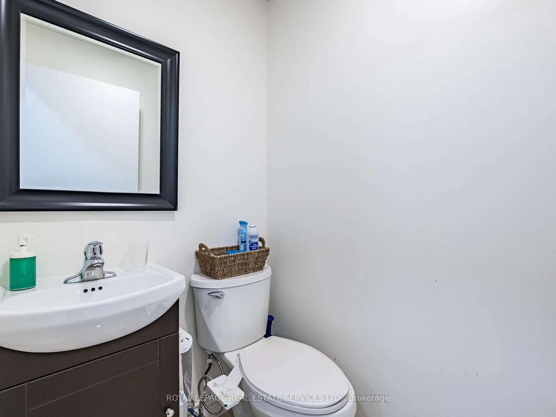 287 Dundas Street E, #4