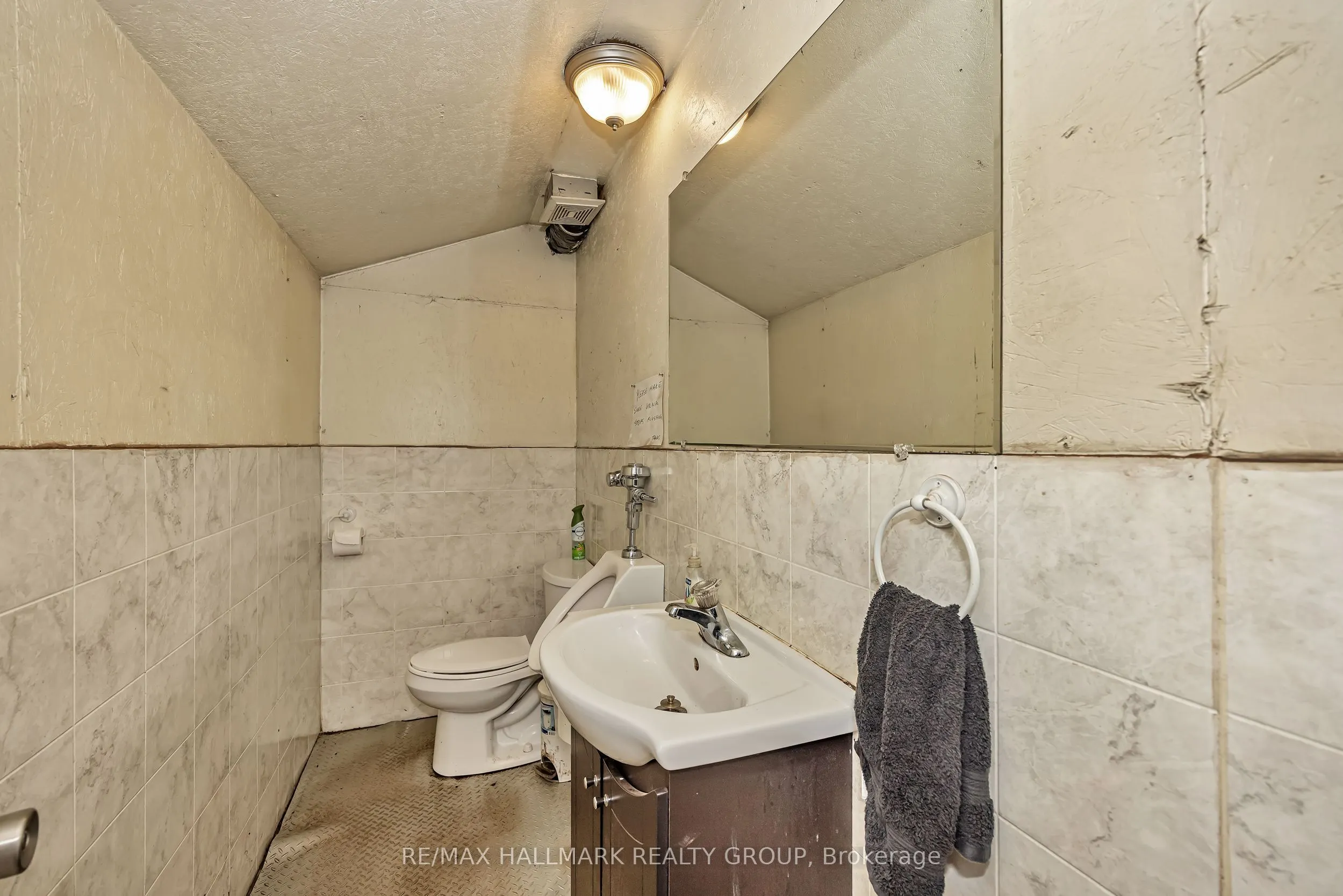 2460 Leitrim Road