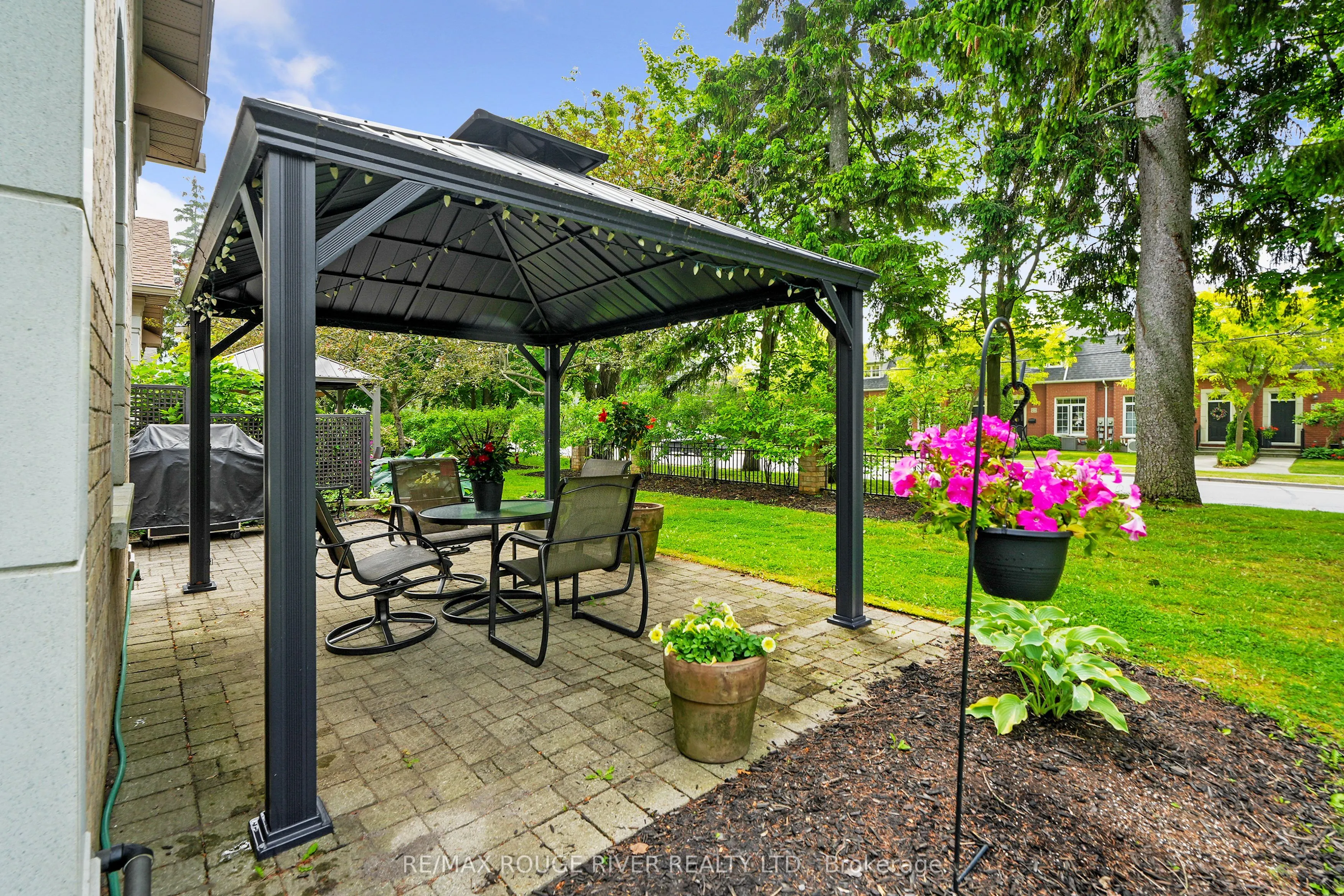 120 University Avenue E, #101