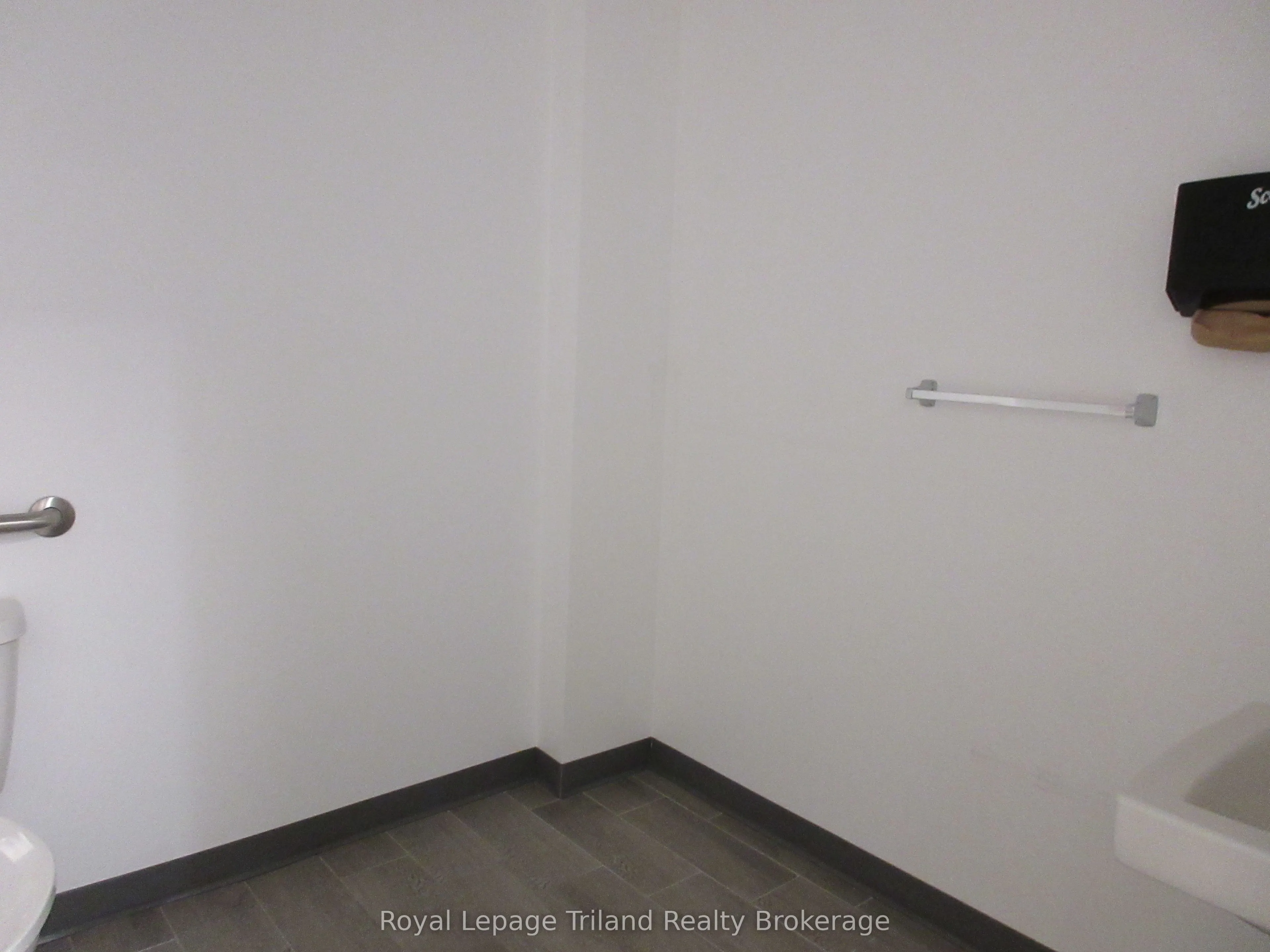 1099 Commerce Way, #5