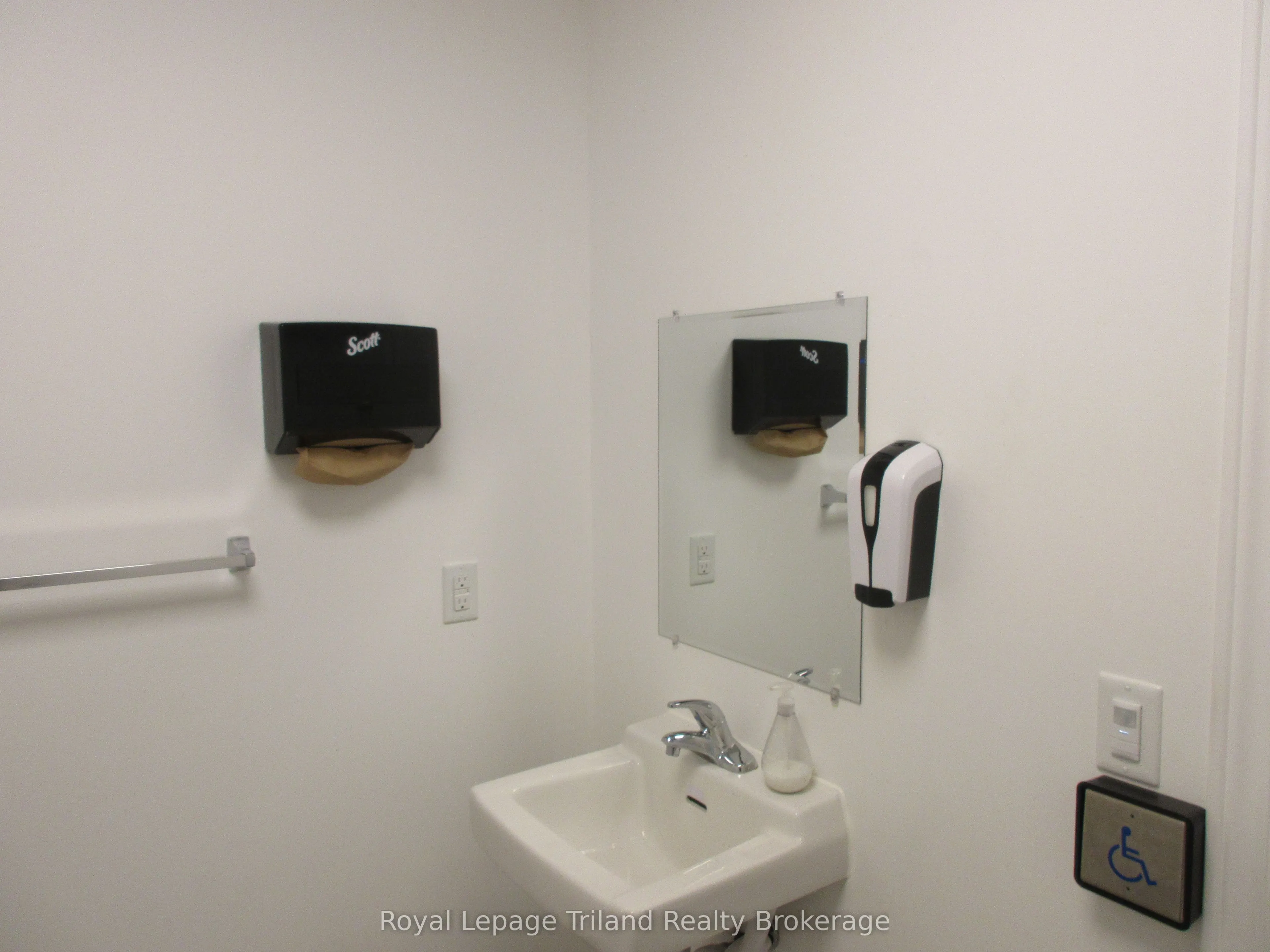 1099 Commerce Way, #5
