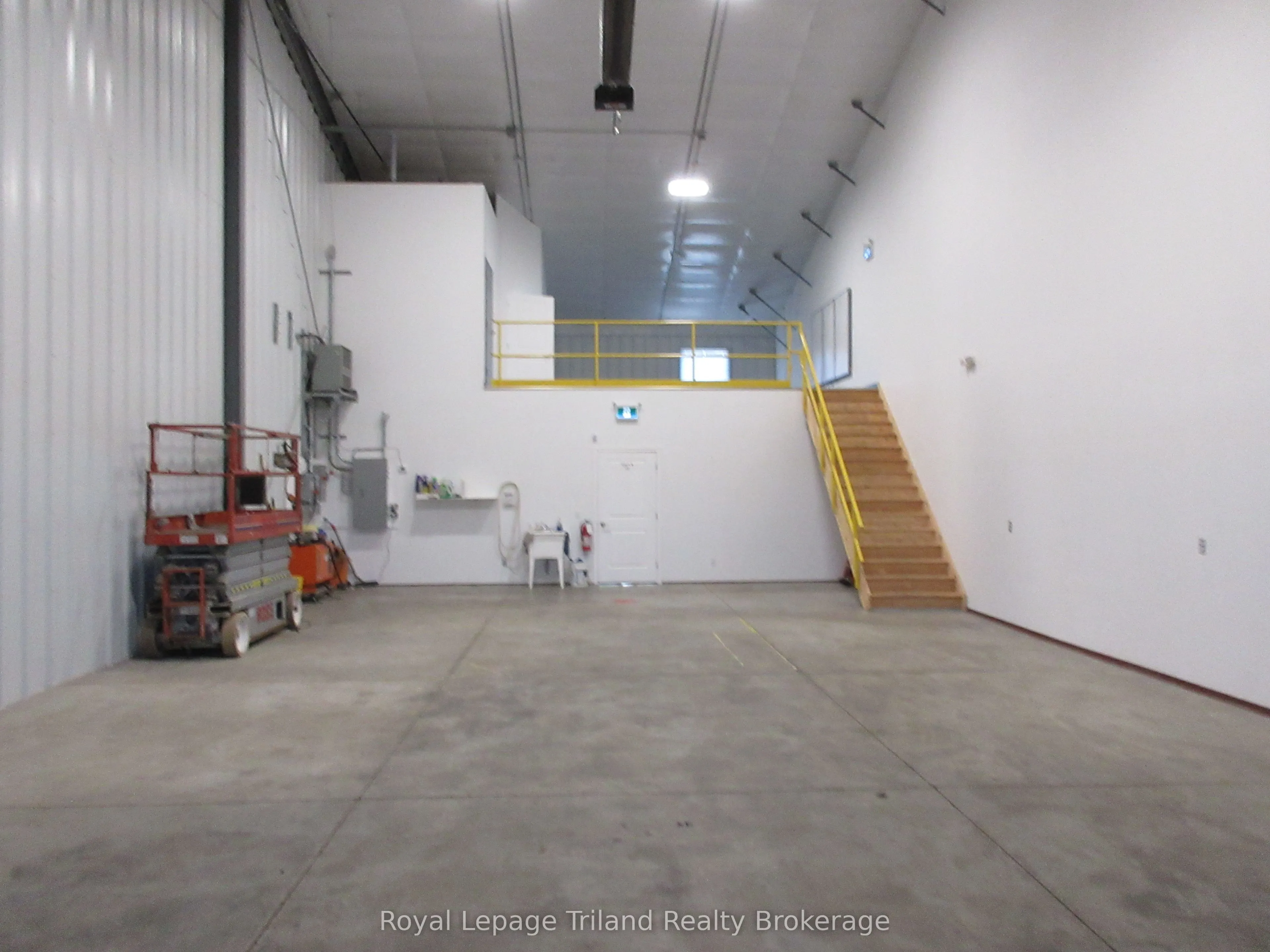 1099 Commerce Way, #5