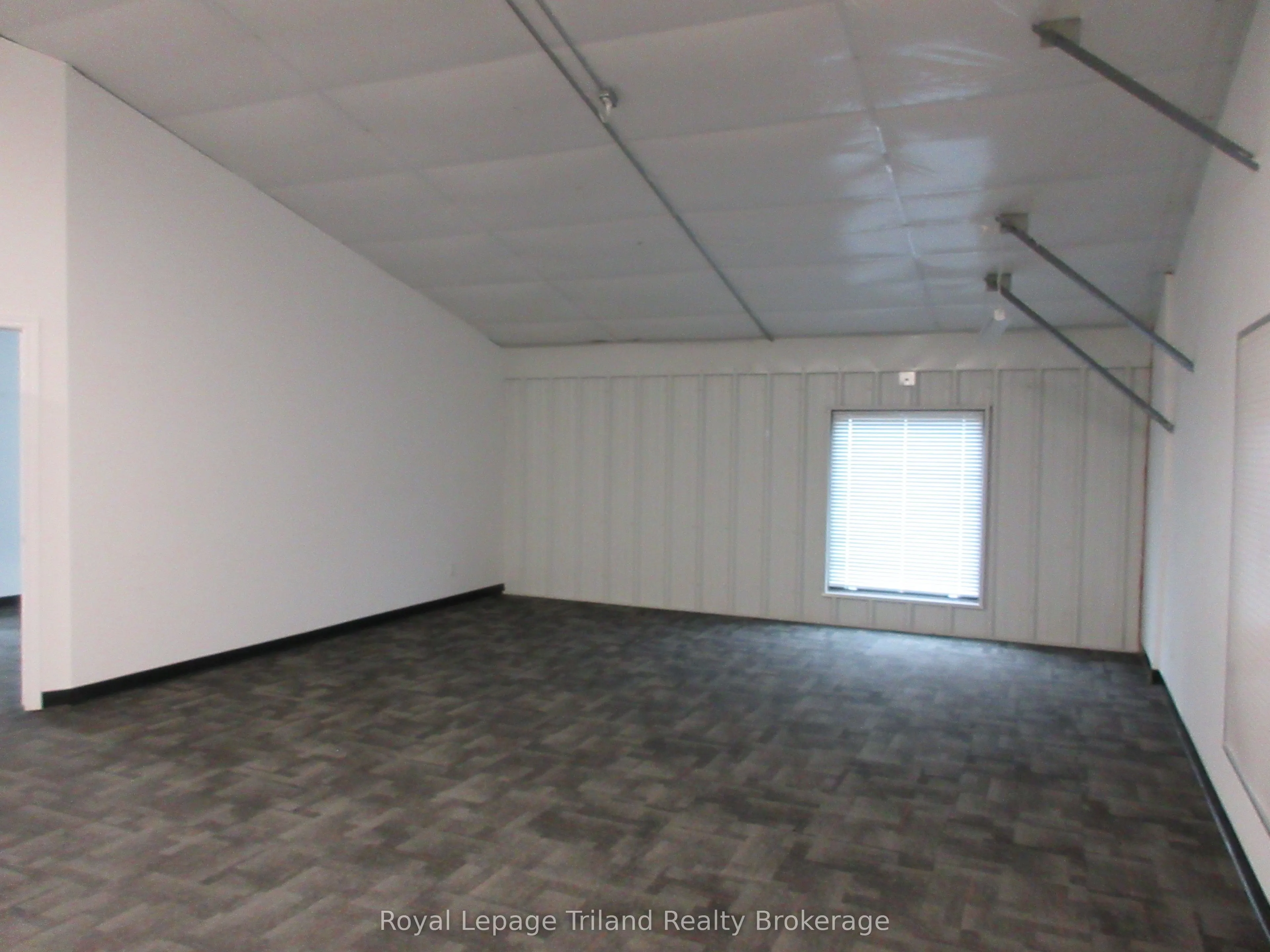 1099 Commerce Way, #5