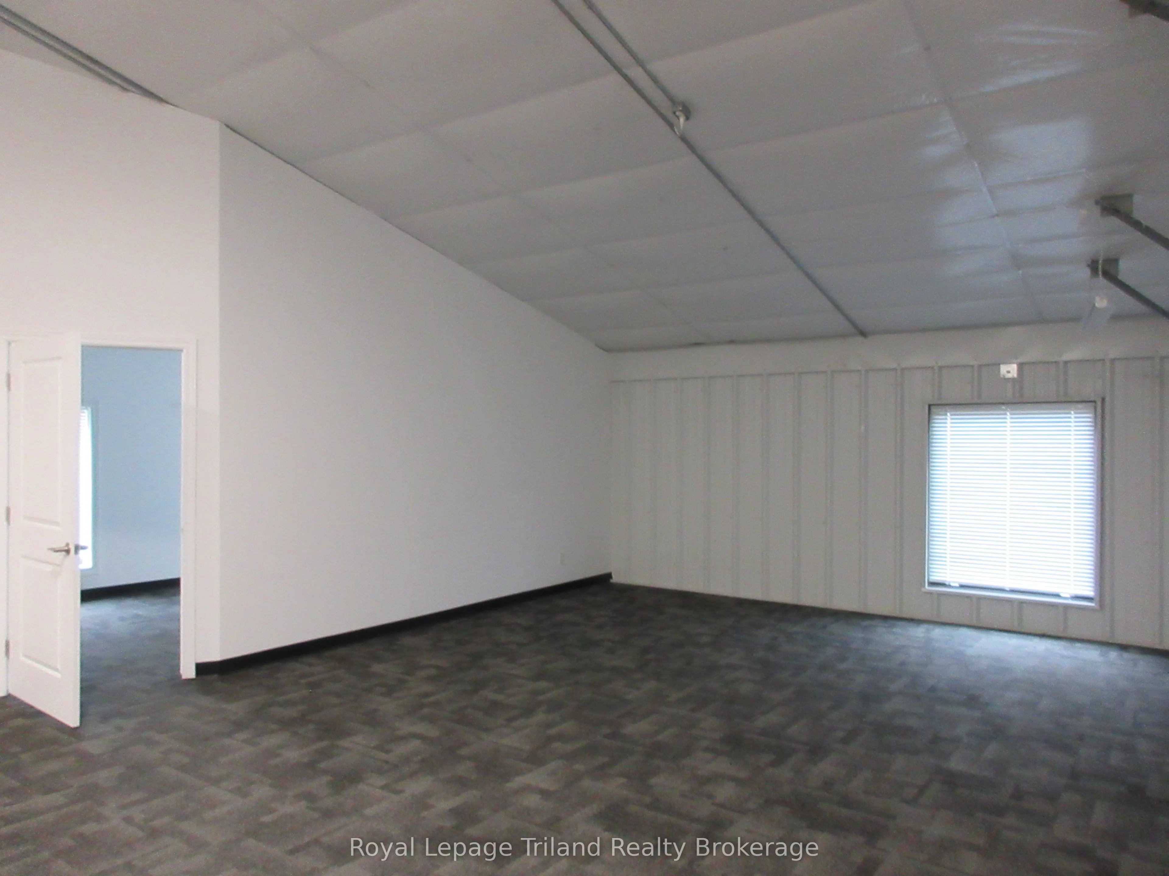 1099 Commerce Way, #5