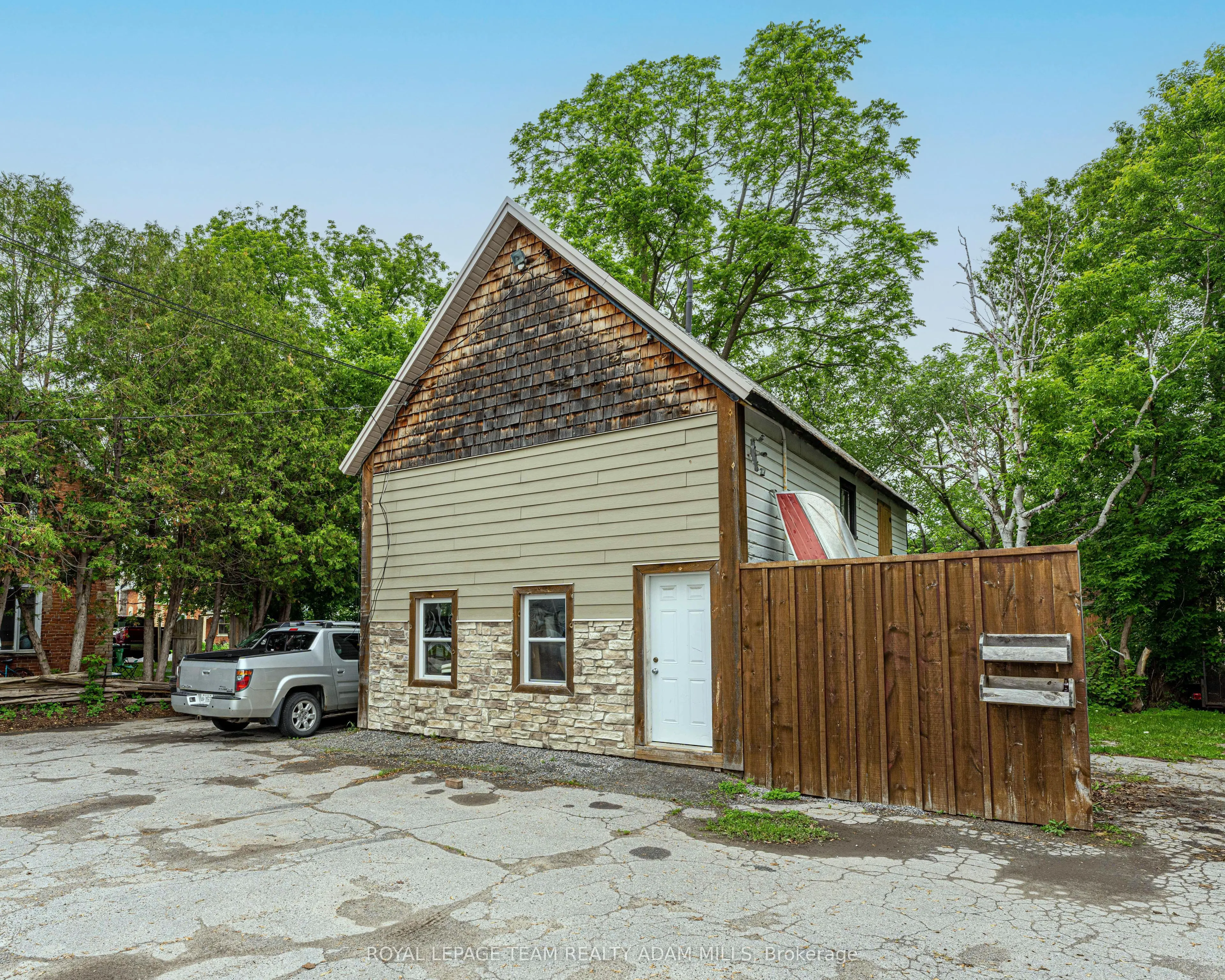 6607-6613 Fourth Line Road
