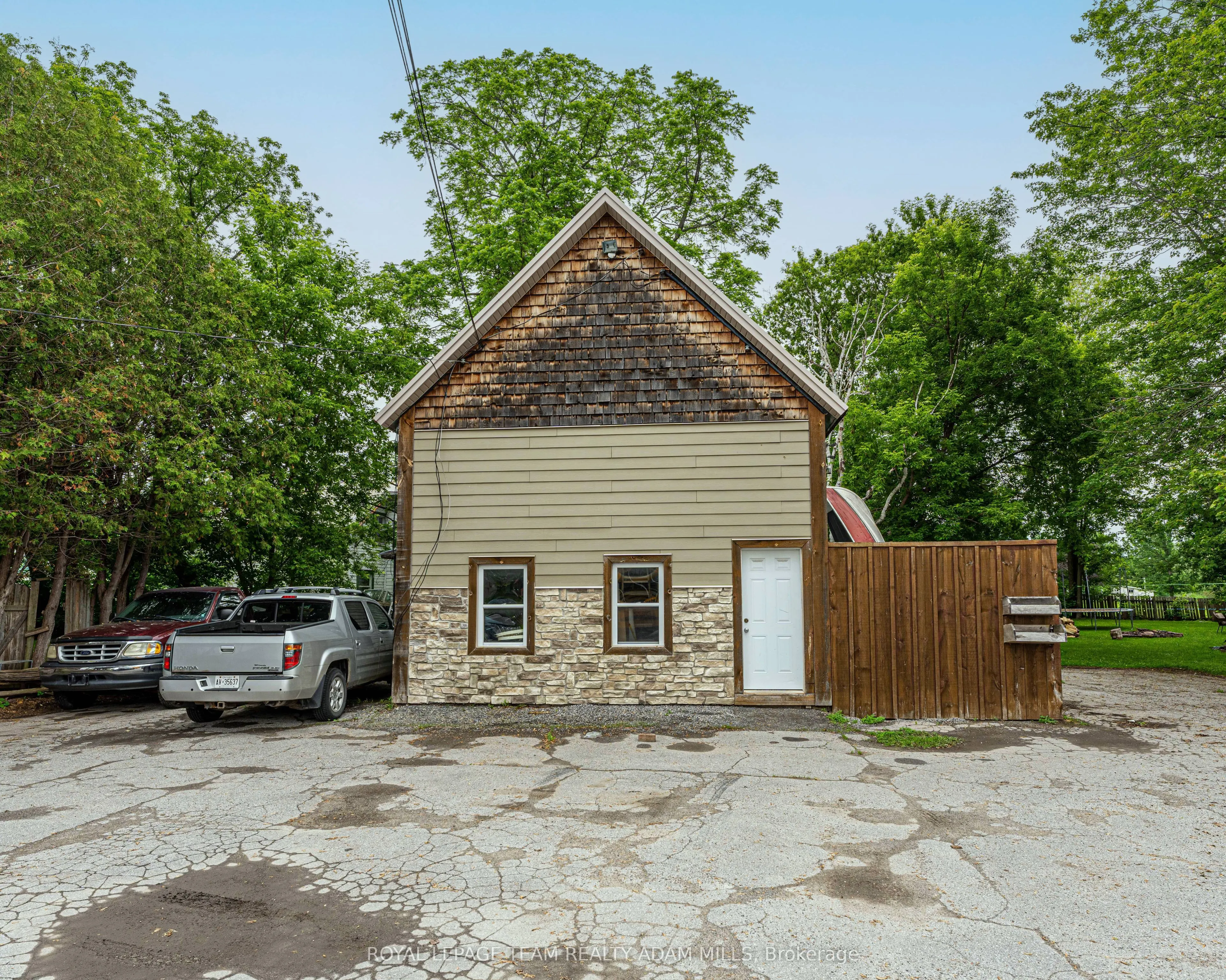 6607-6613 Fourth Line Road