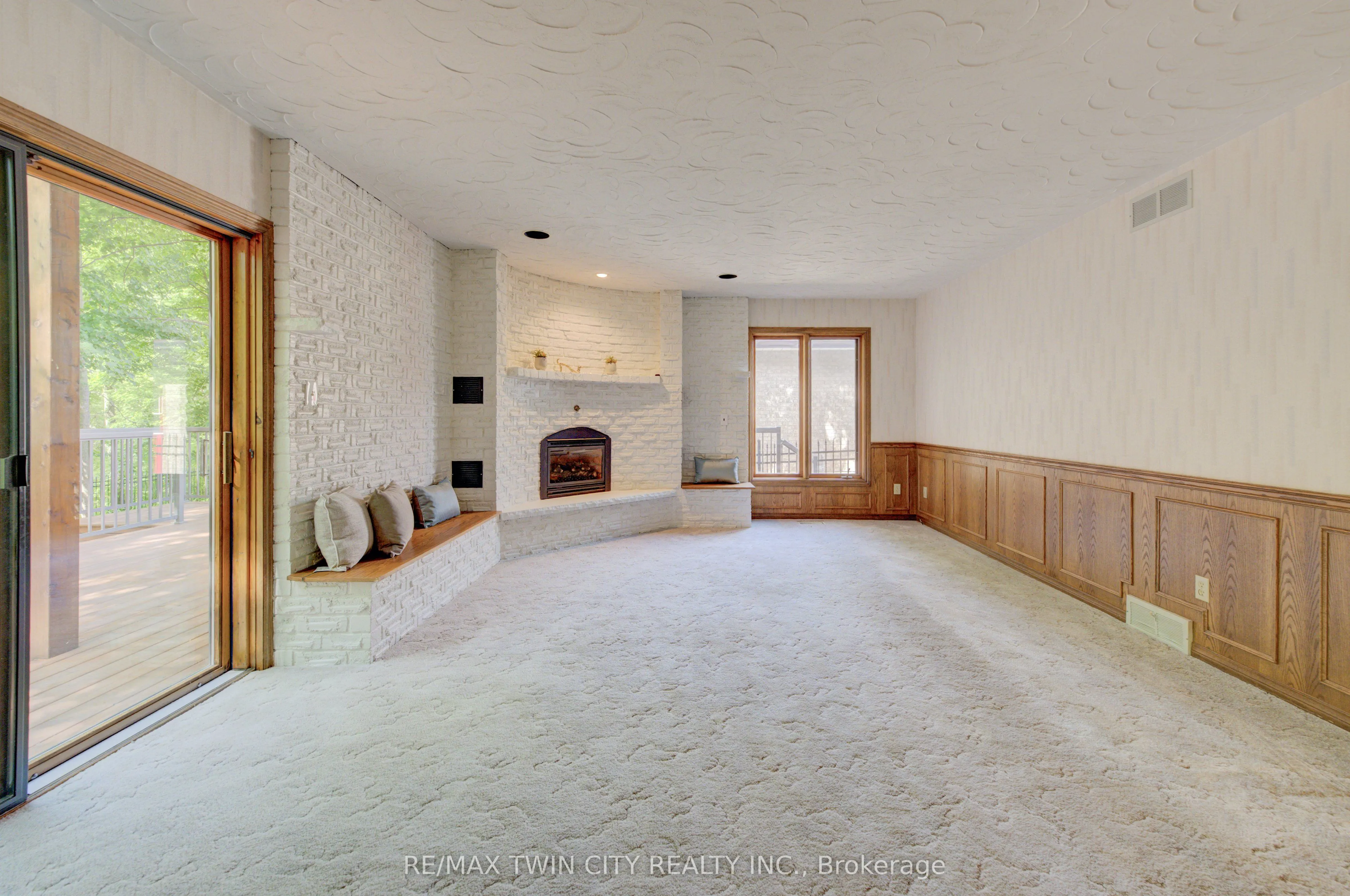 391 Northlake Drive