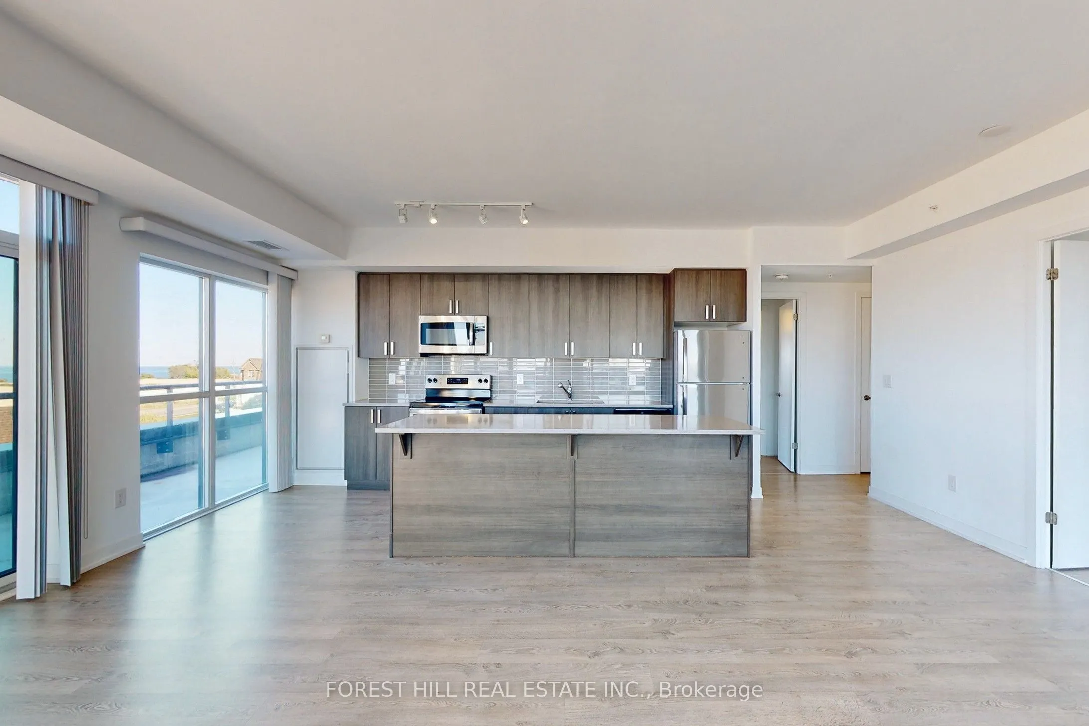 550 North Service Road, #307
