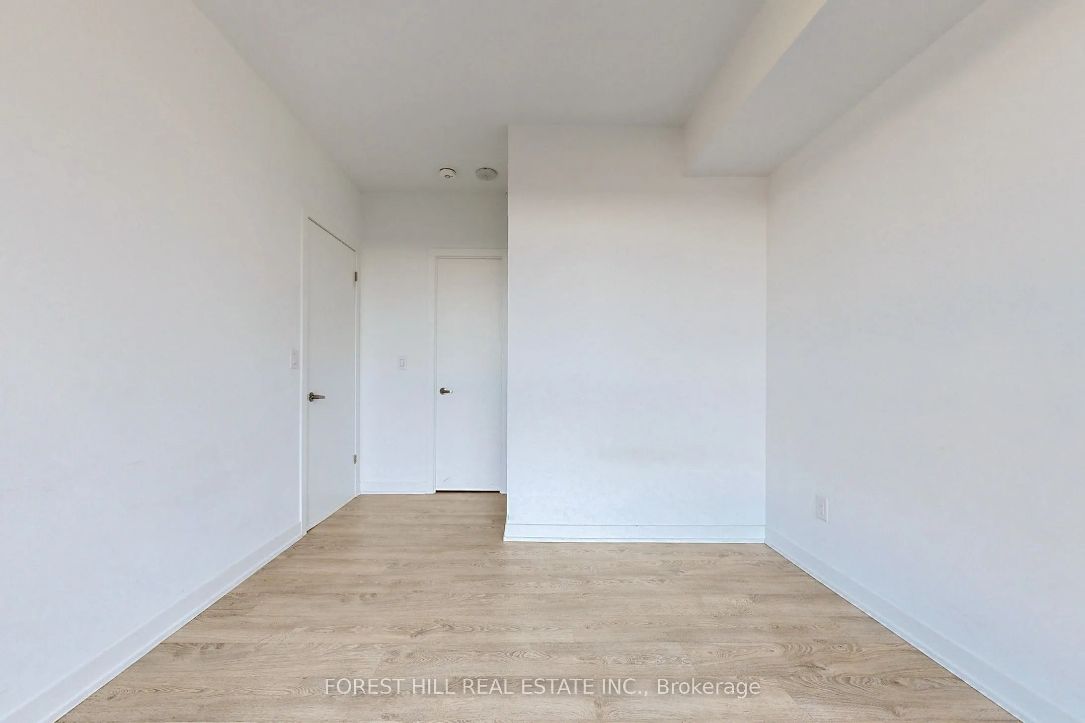 550 North Service Road, #307