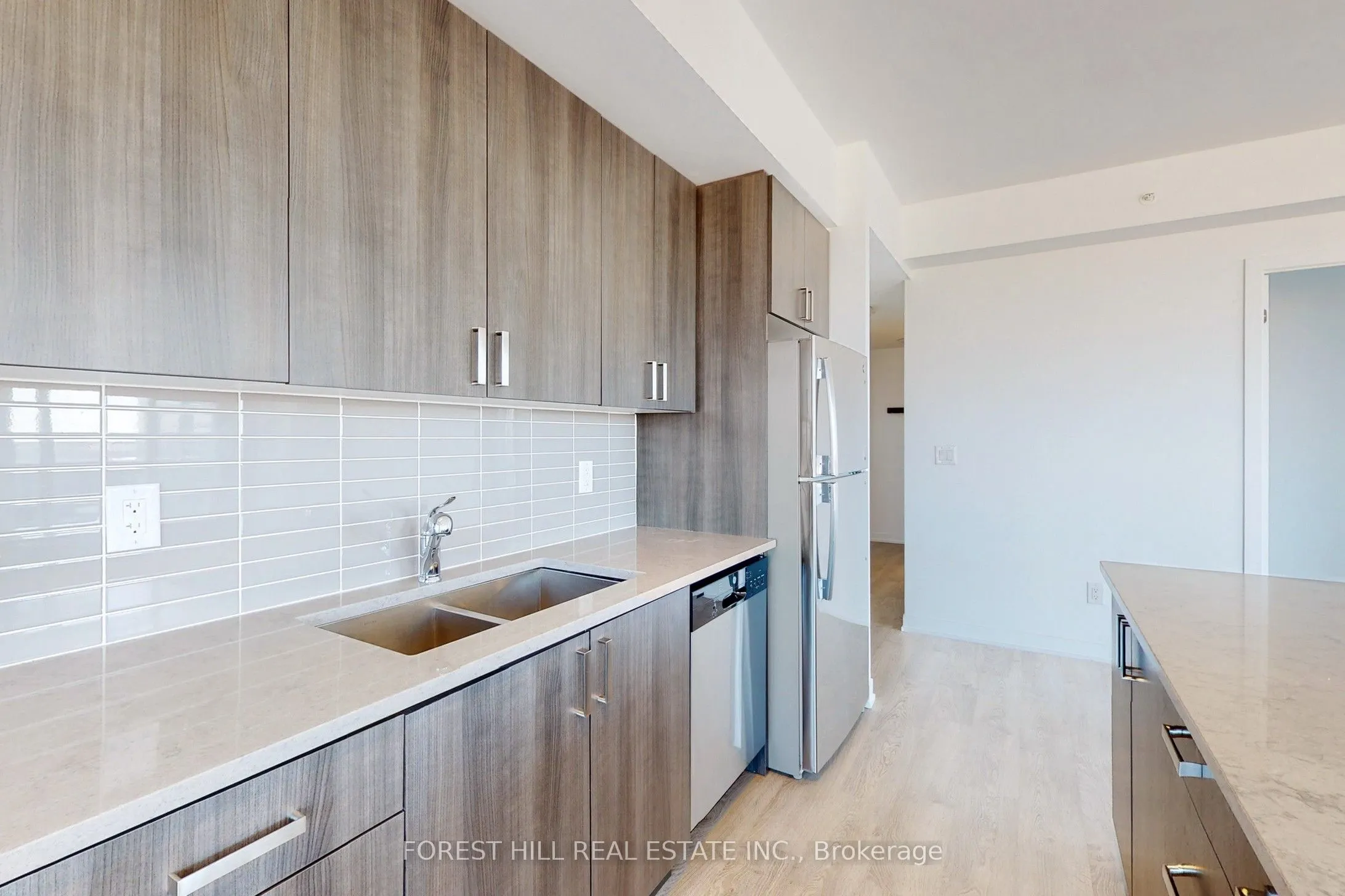 550 North Service Road, #307