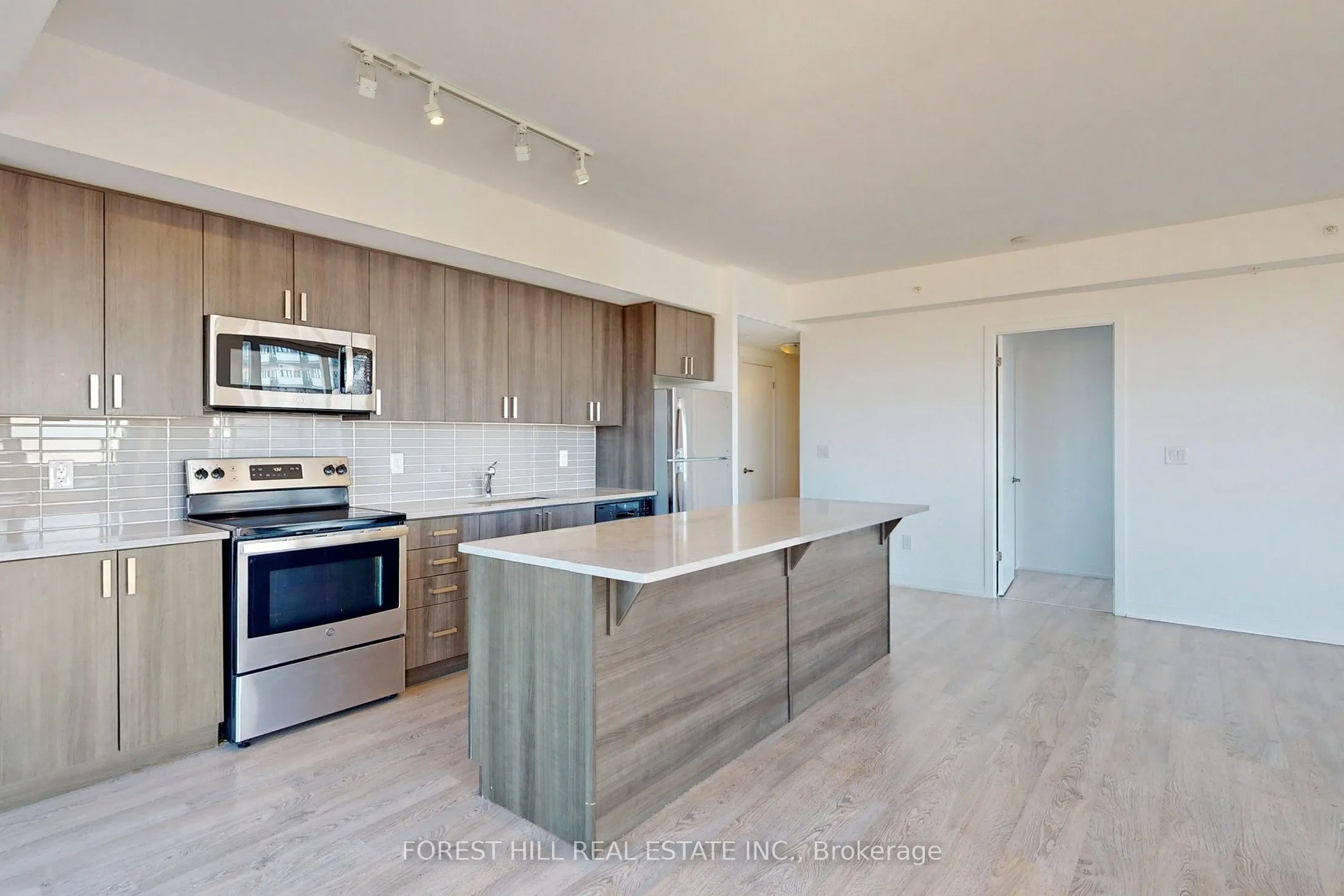 550 North Service Road, #307