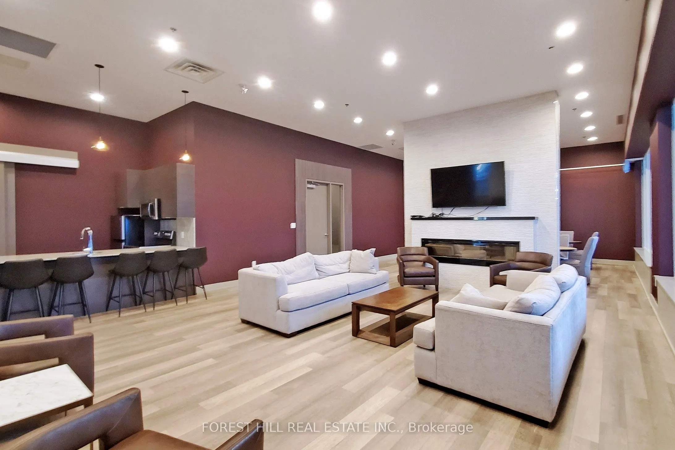 550 North Service Road, #307