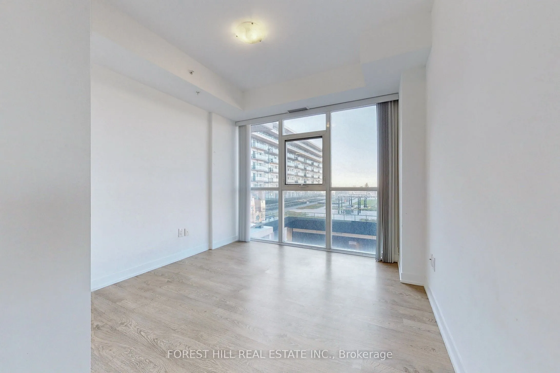 550 North Service Road, #307