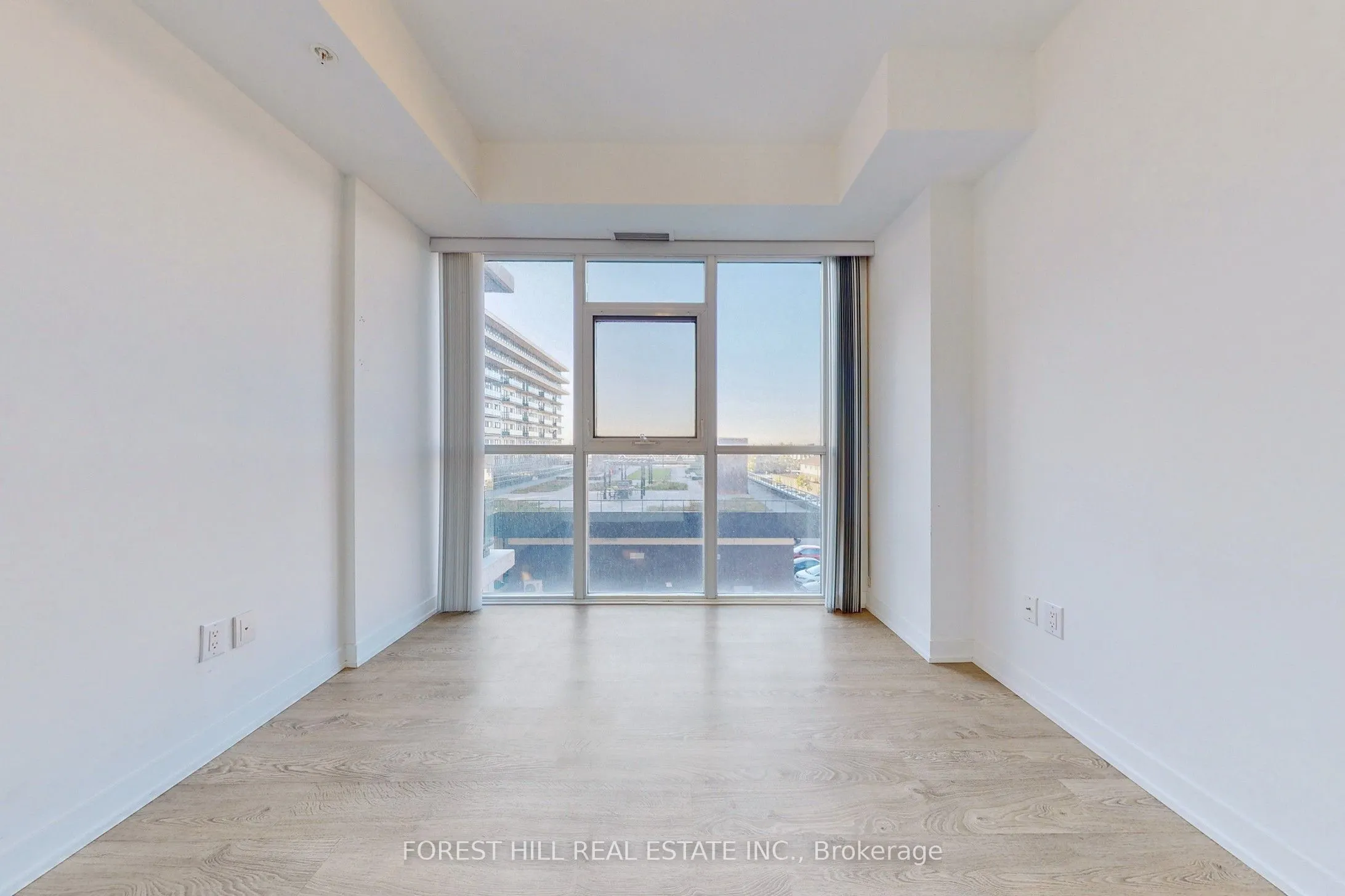 550 North Service Road, #307