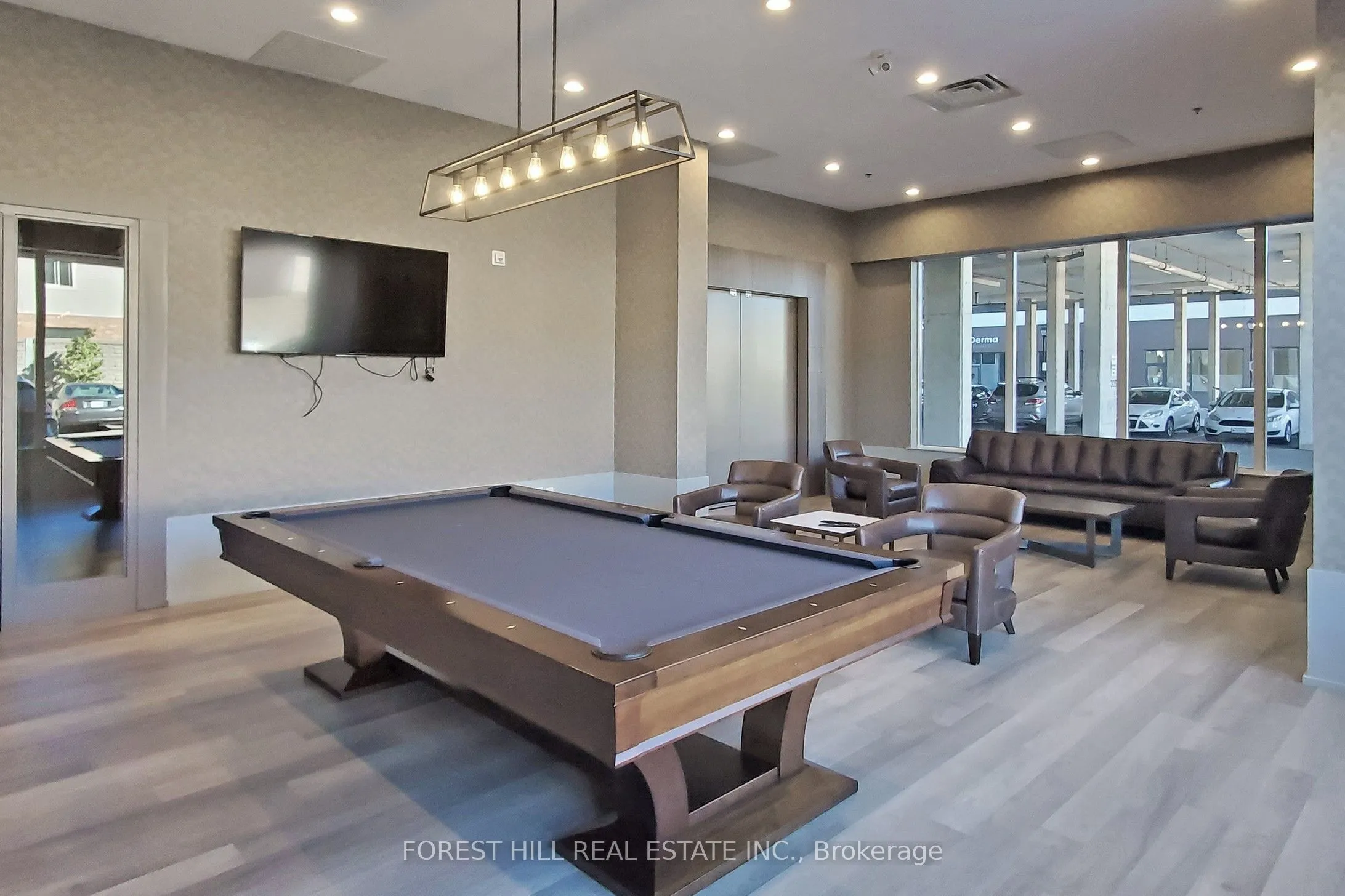 550 North Service Road, #307