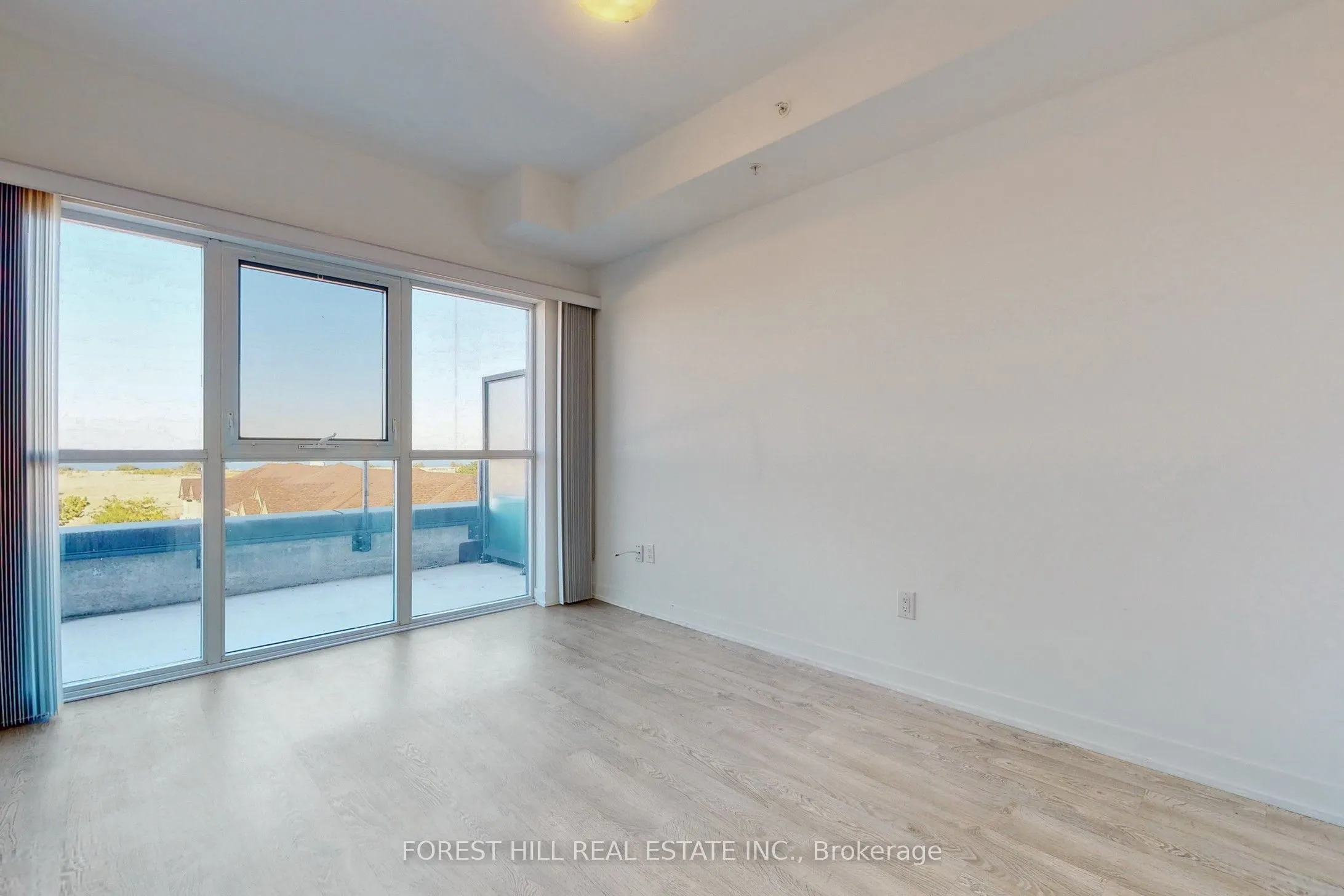 550 North Service Road, #307