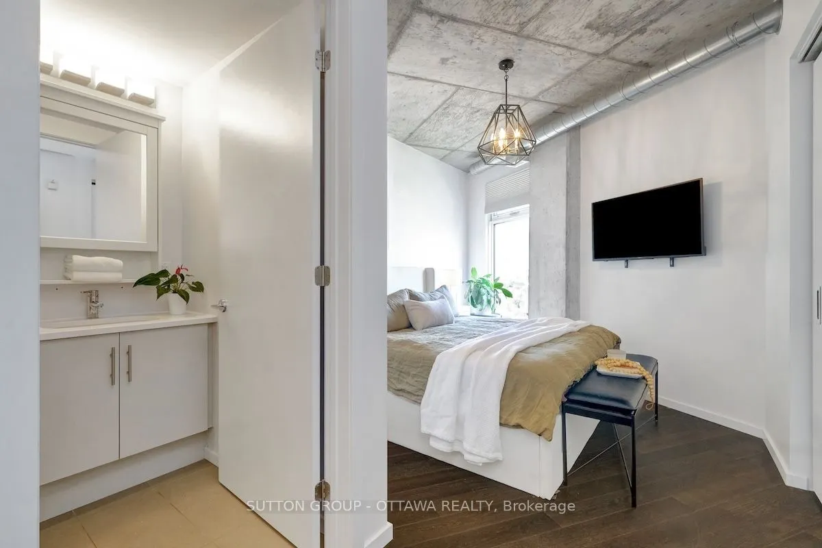 1000 Wellington Street W, #308
