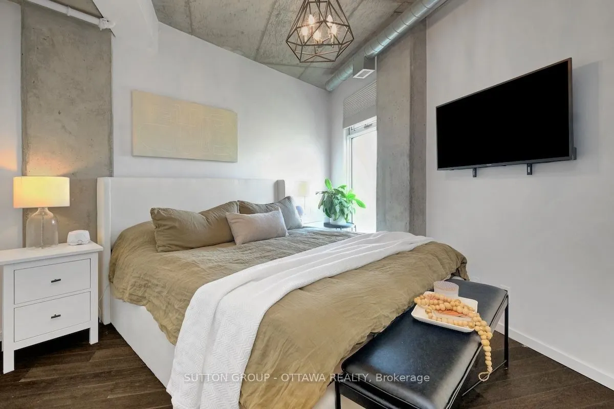 1000 Wellington Street W, #308
