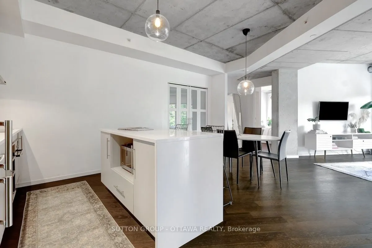 1000 Wellington Street W, #308