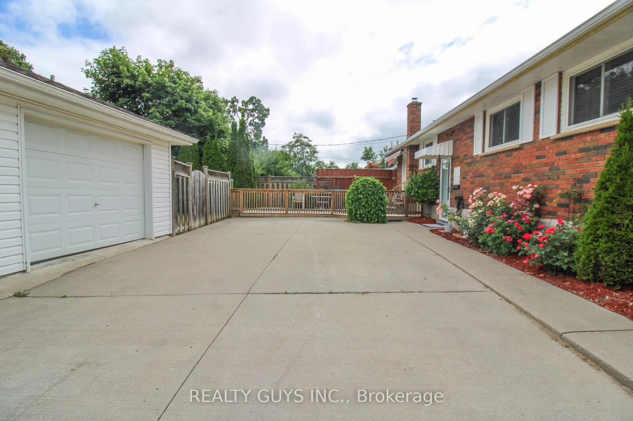 1066 Glebemount Crescent