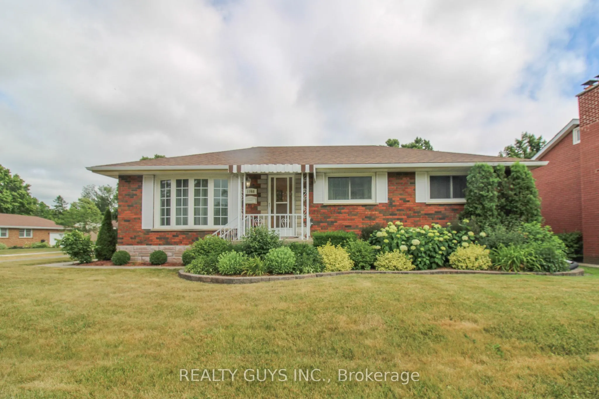 1066 Glebemount Crescent