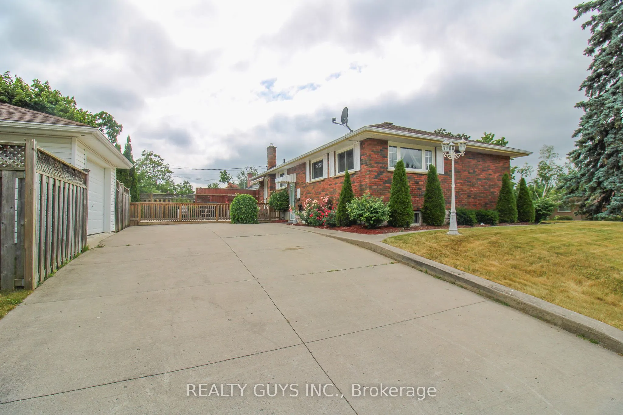 1066 Glebemount Crescent