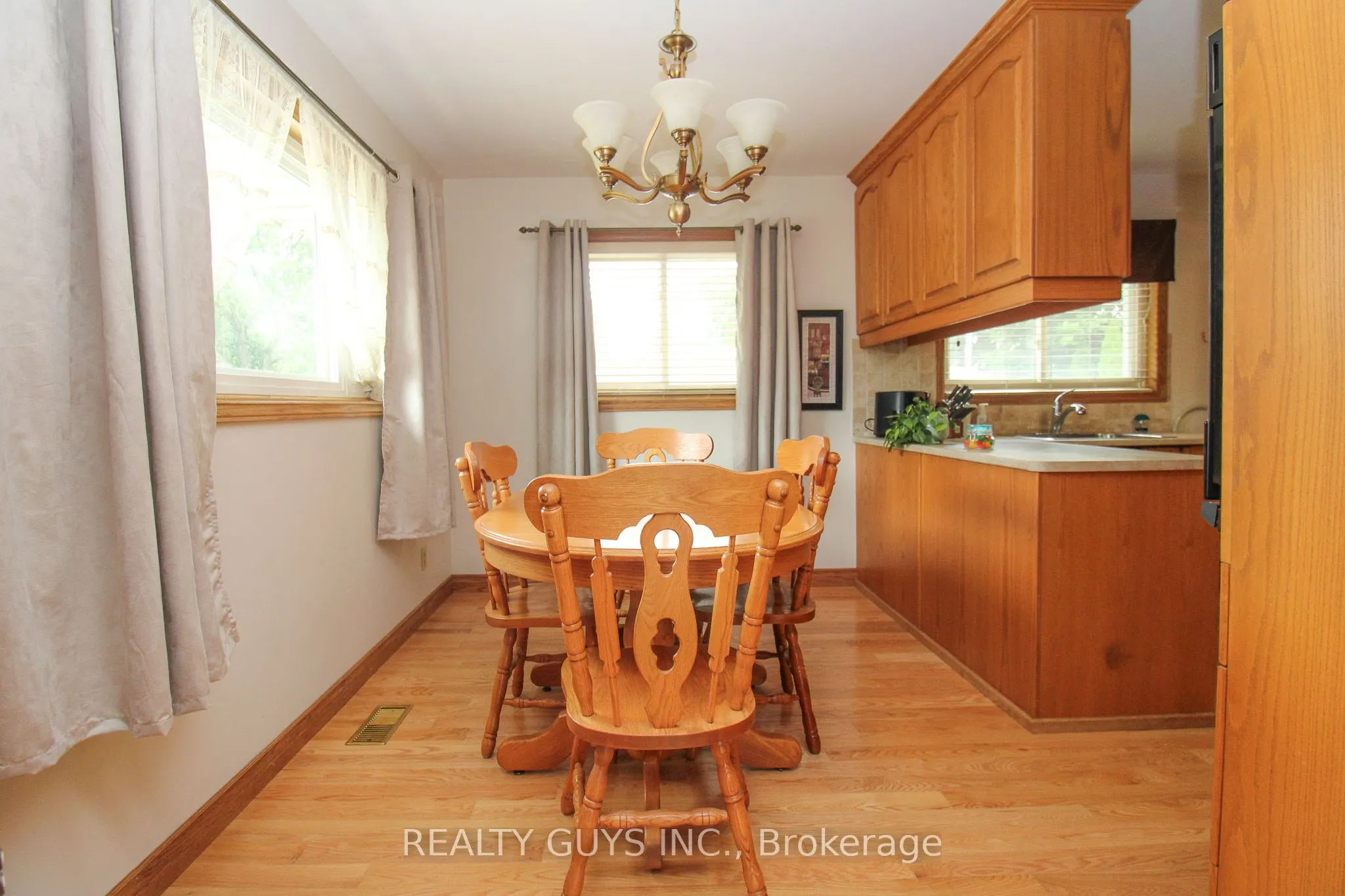 1066 Glebemount Crescent