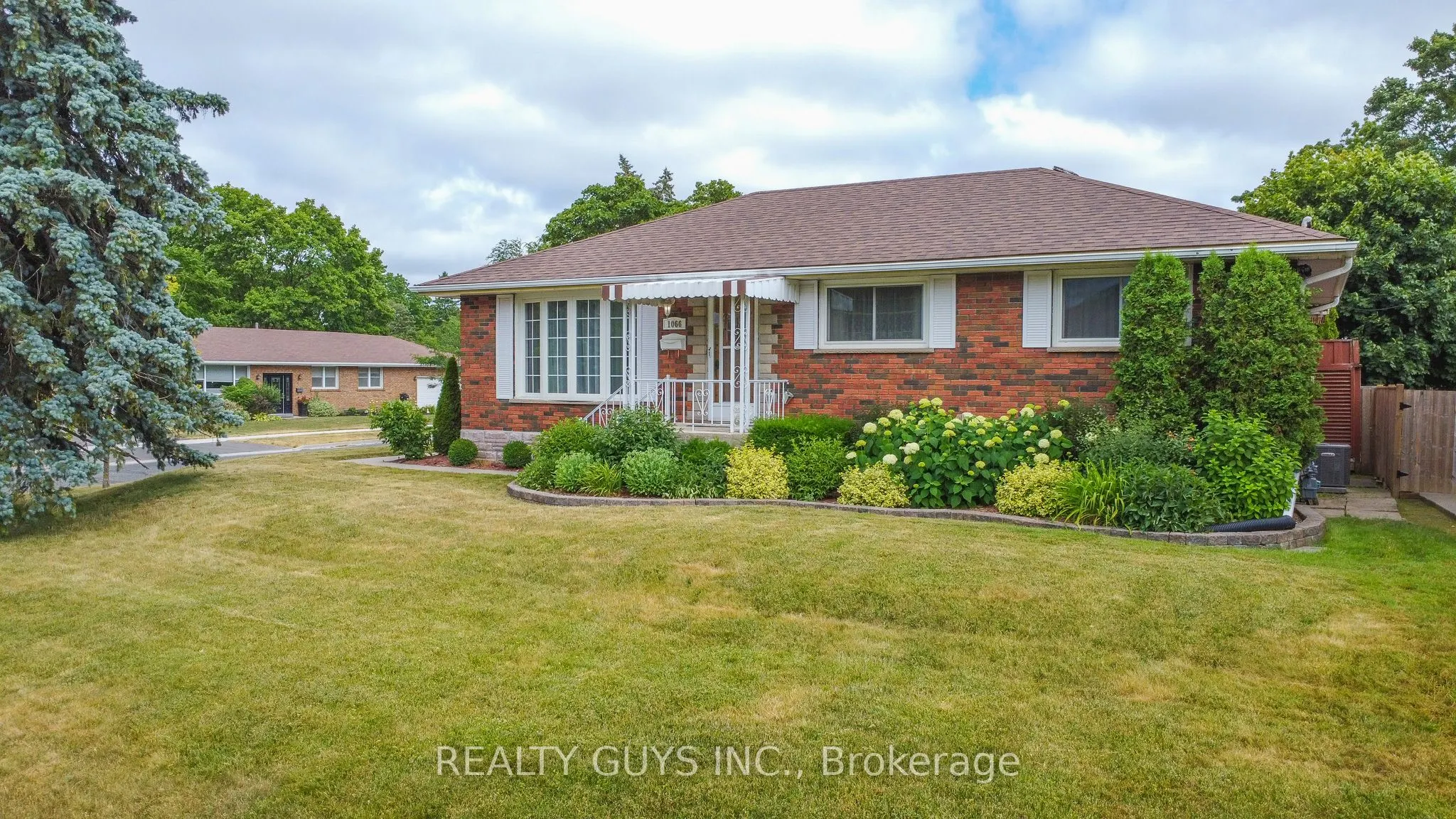 1066 Glebemount Crescent