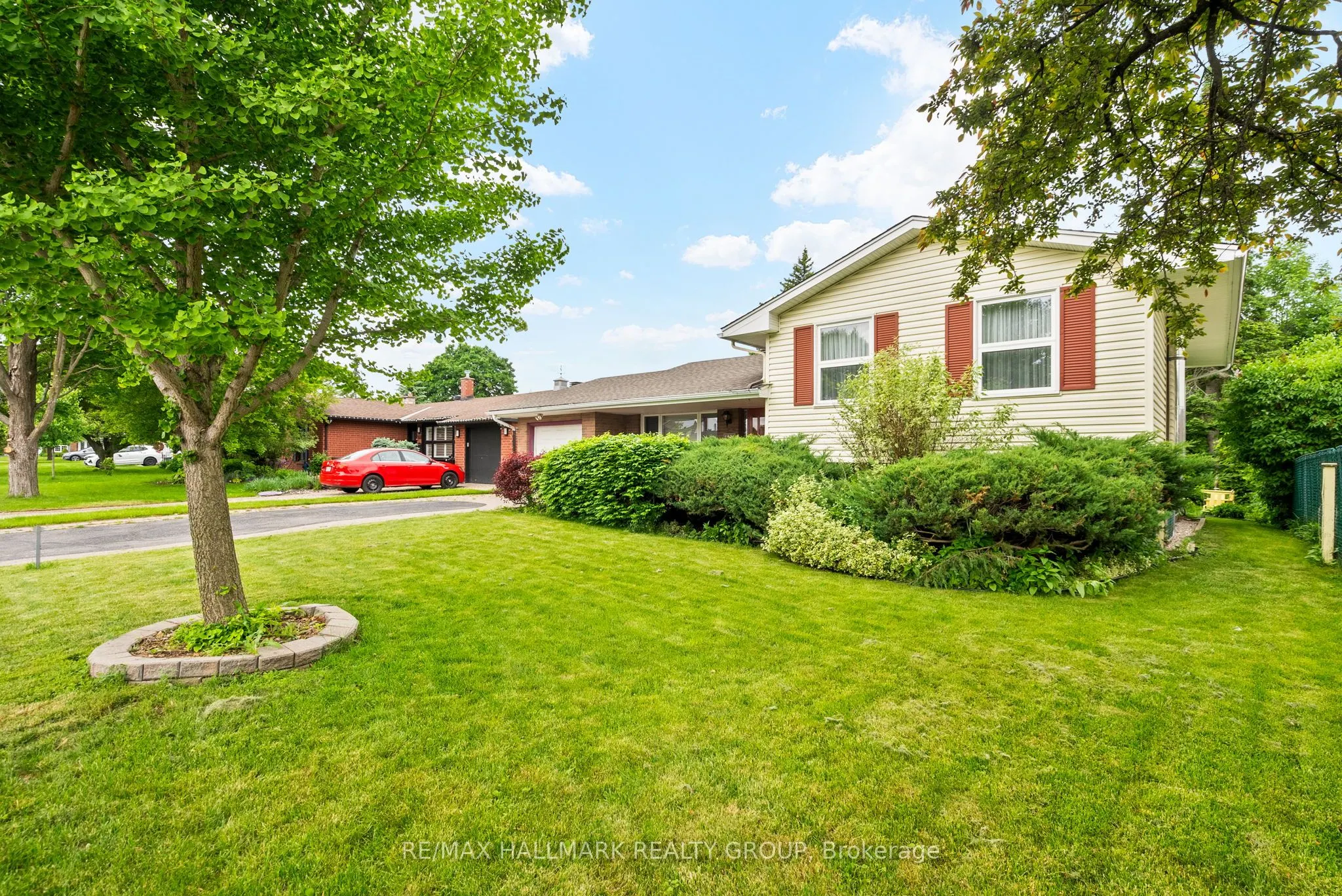 2143 Hubbard Crescent