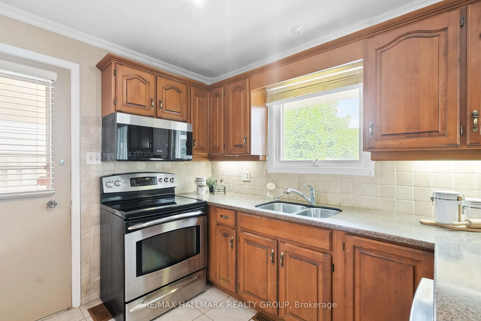 2143 Hubbard Crescent