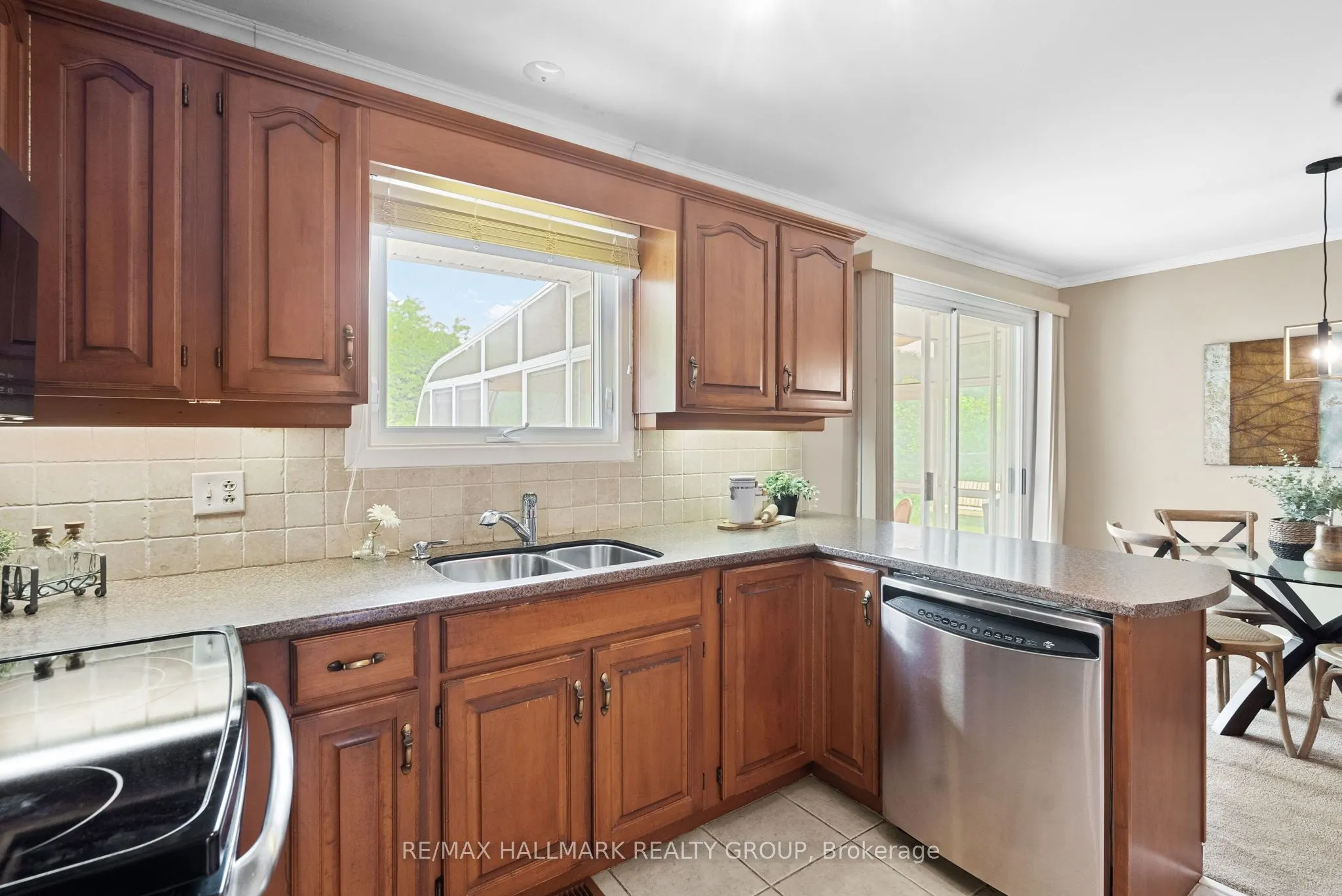2143 Hubbard Crescent