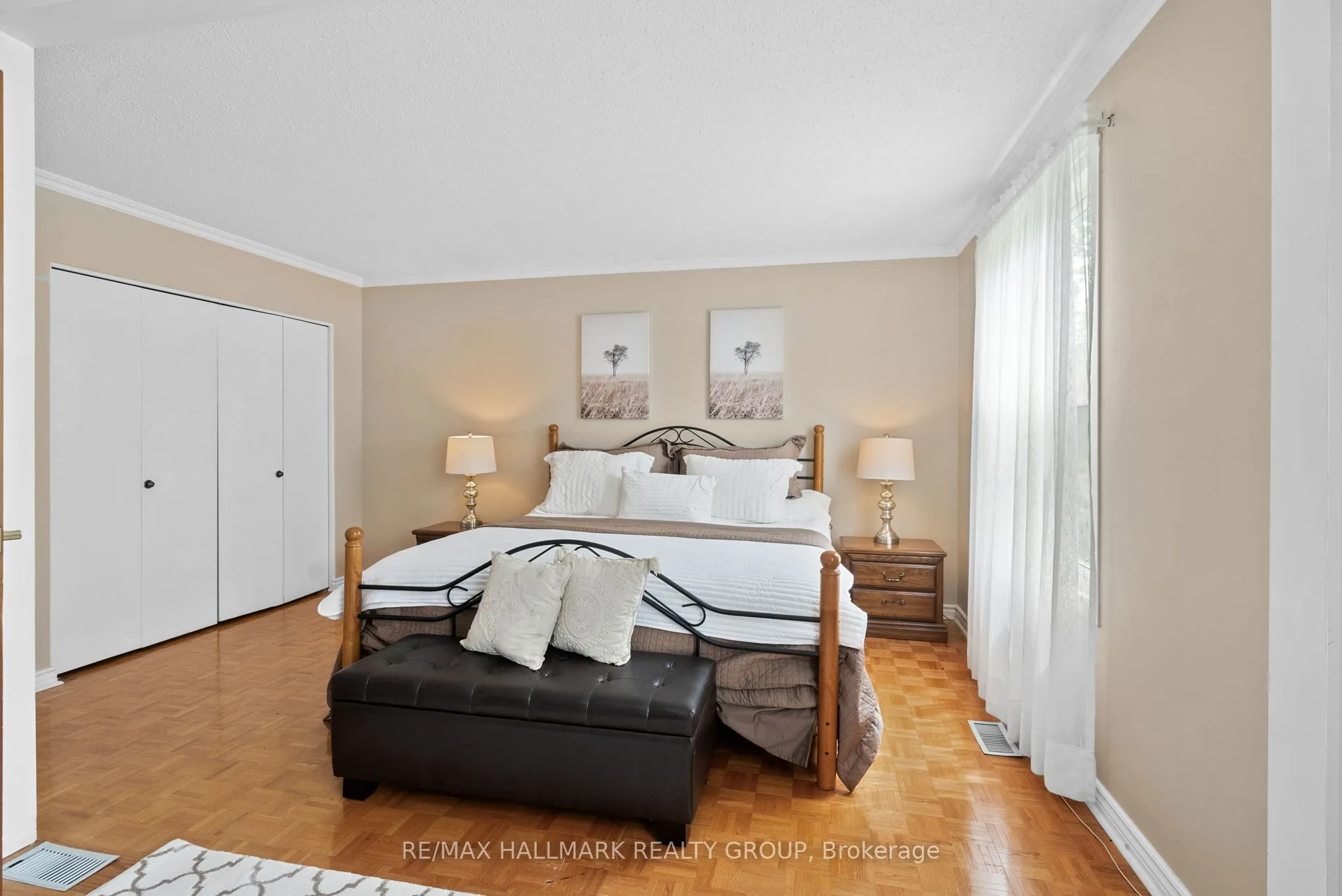 2143 Hubbard Crescent