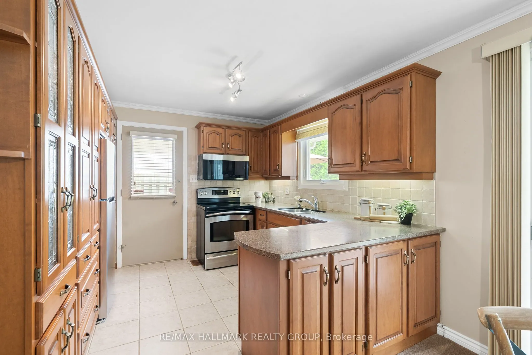 2143 Hubbard Crescent