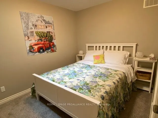 5 Ridgeway Place