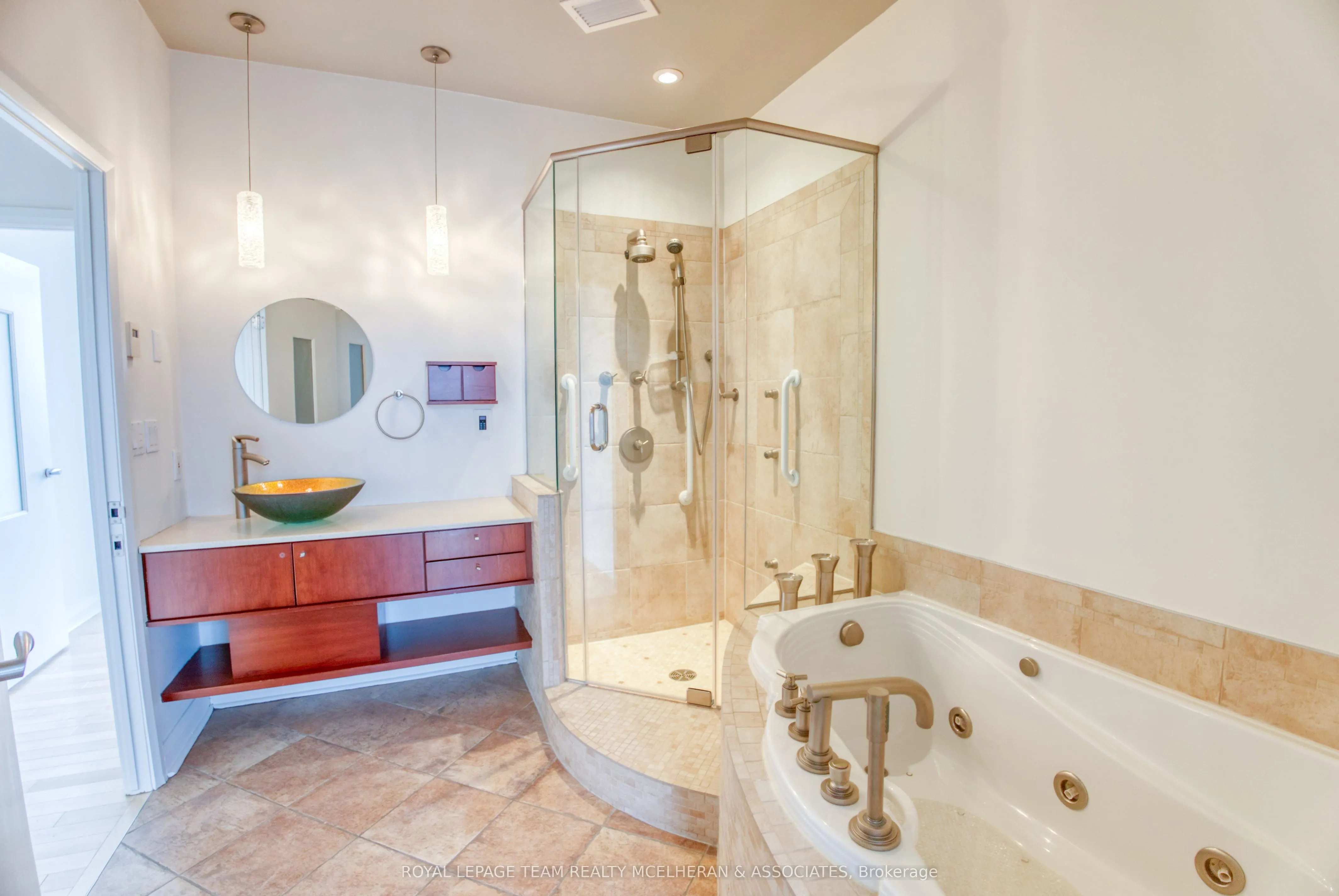 180 York Street, #1402