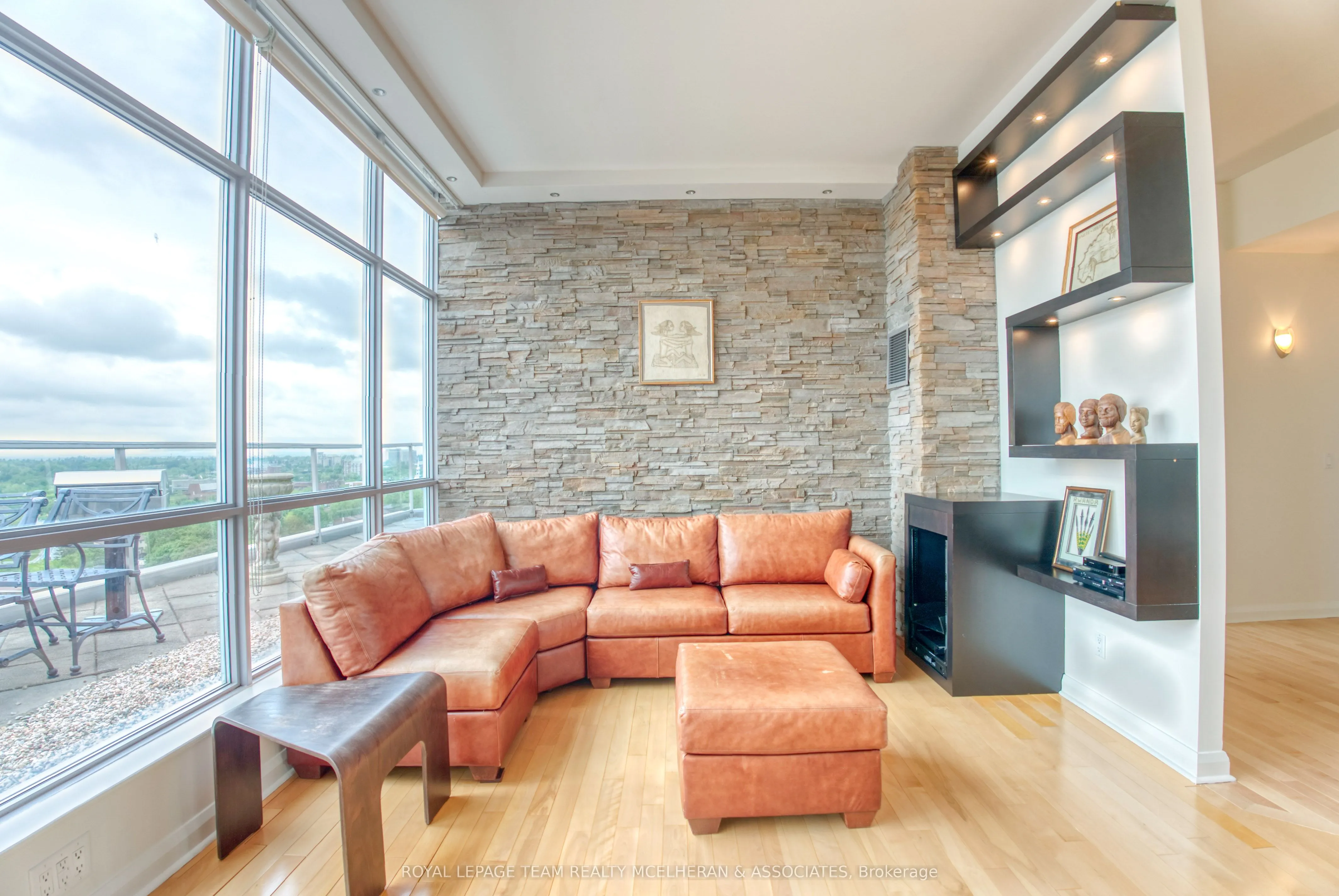 180 York Street, #1402