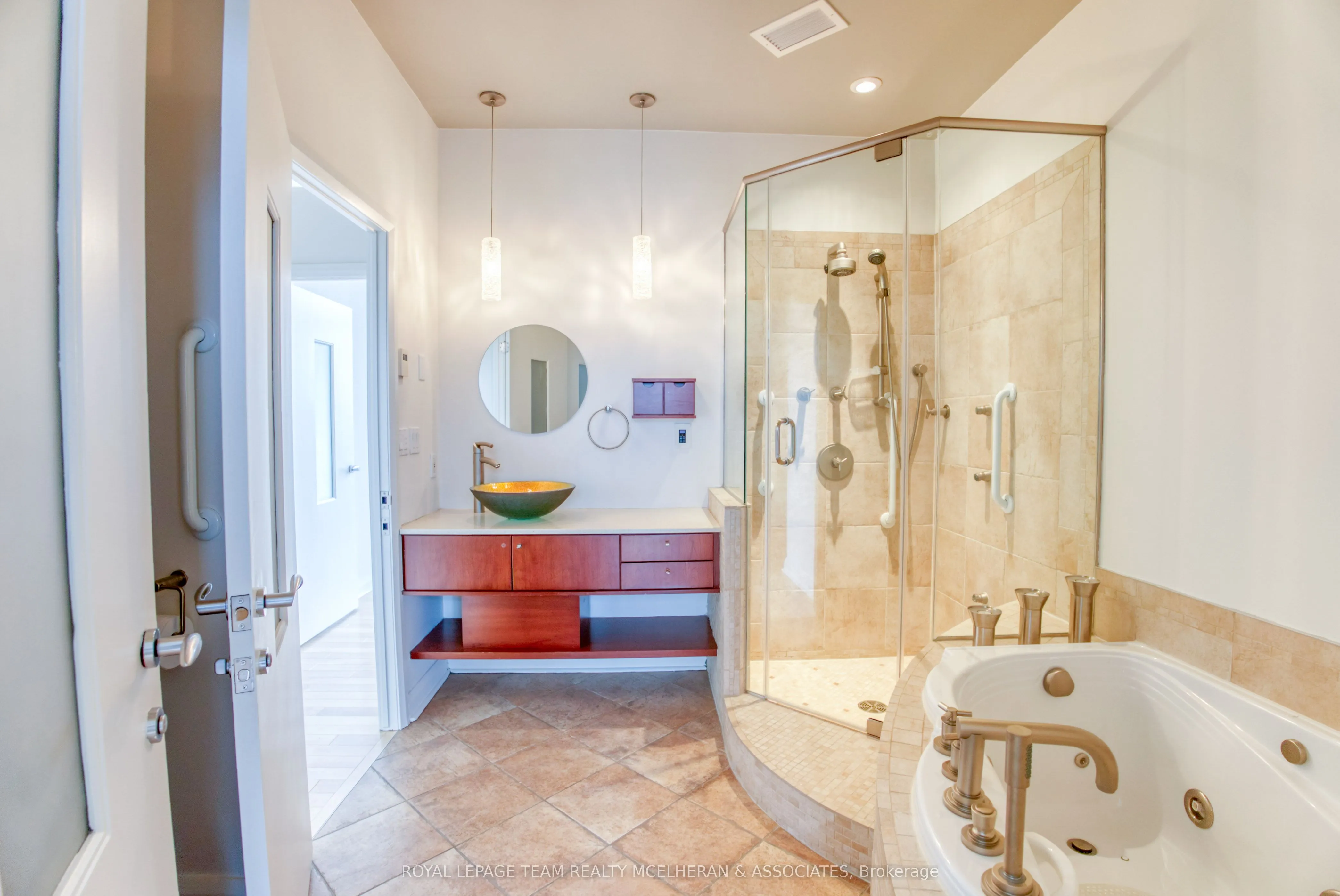 180 York Street, #1402