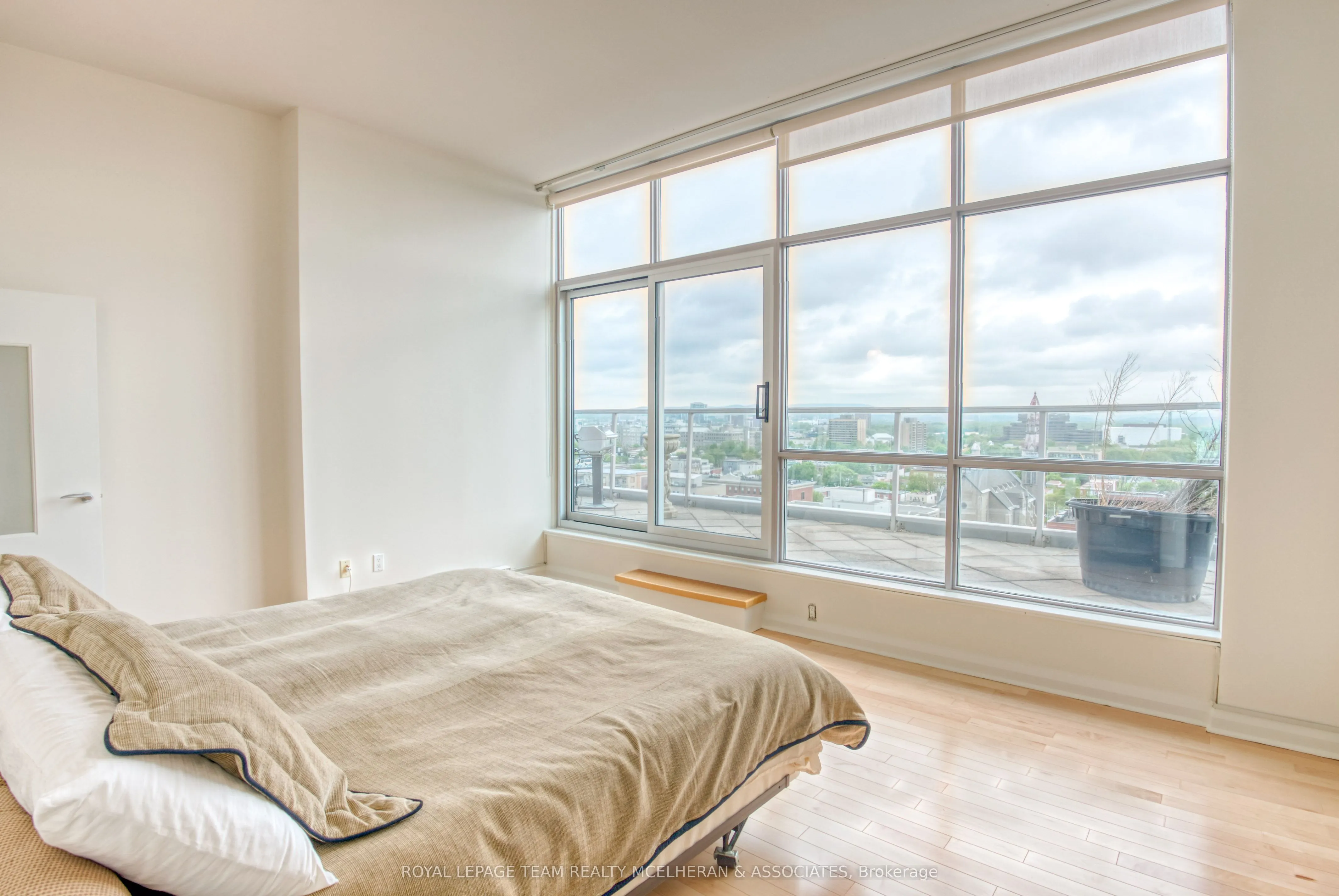 180 York Street, #1402