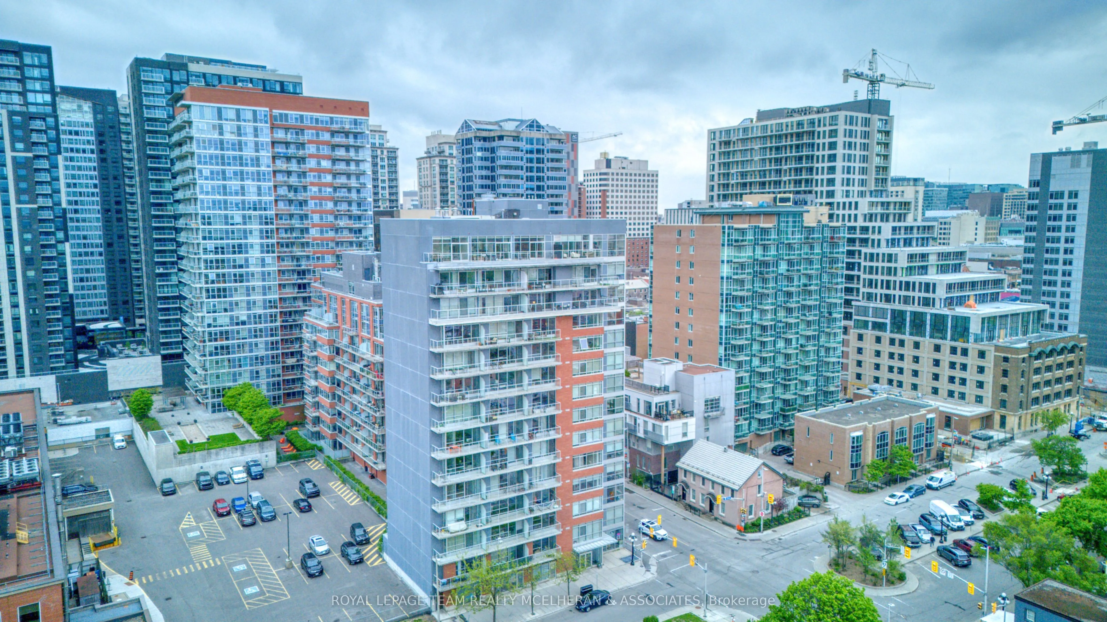 180 York Street, #1402